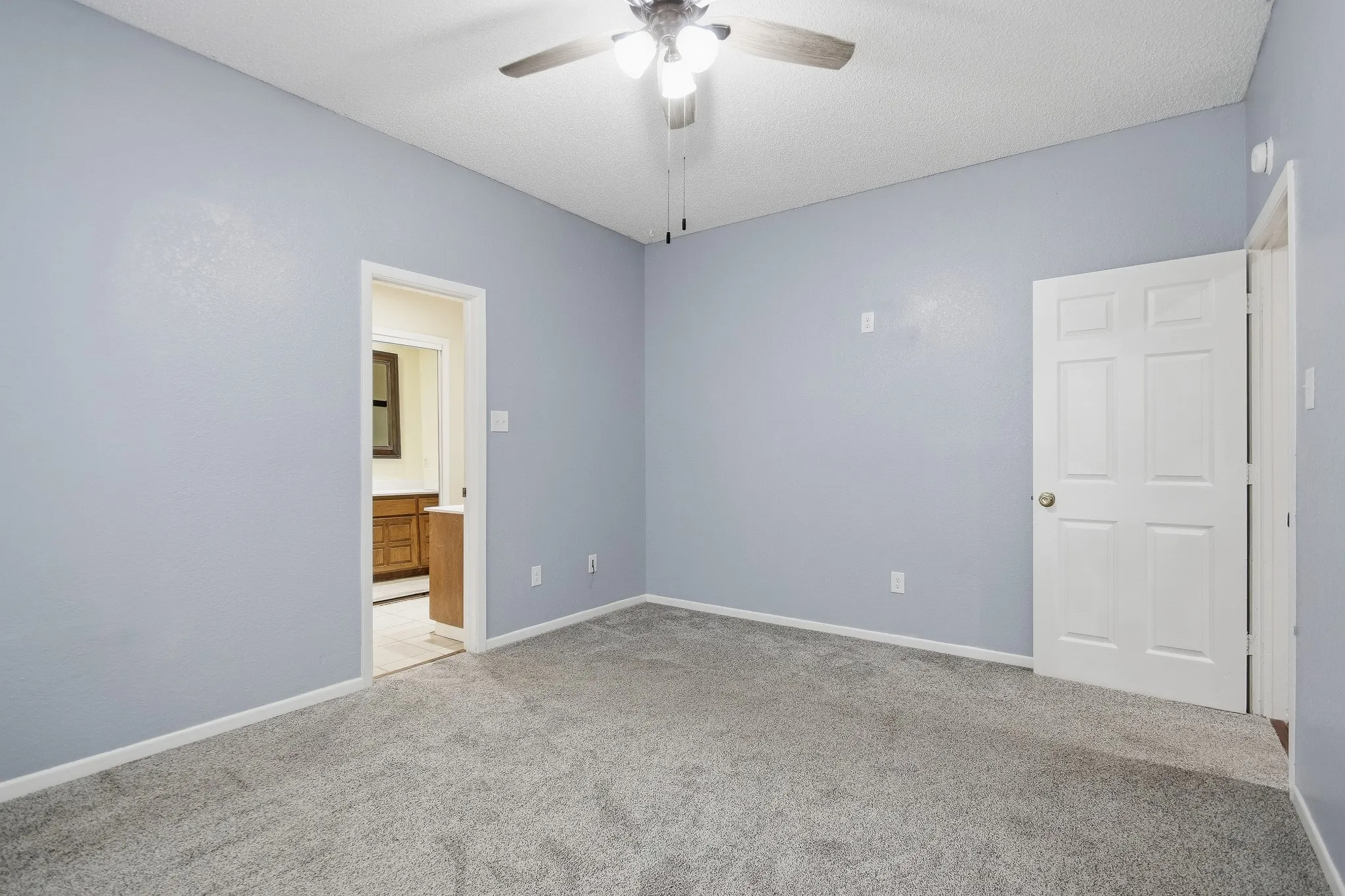 Wall-to-wall carpeting and neutral wall tones