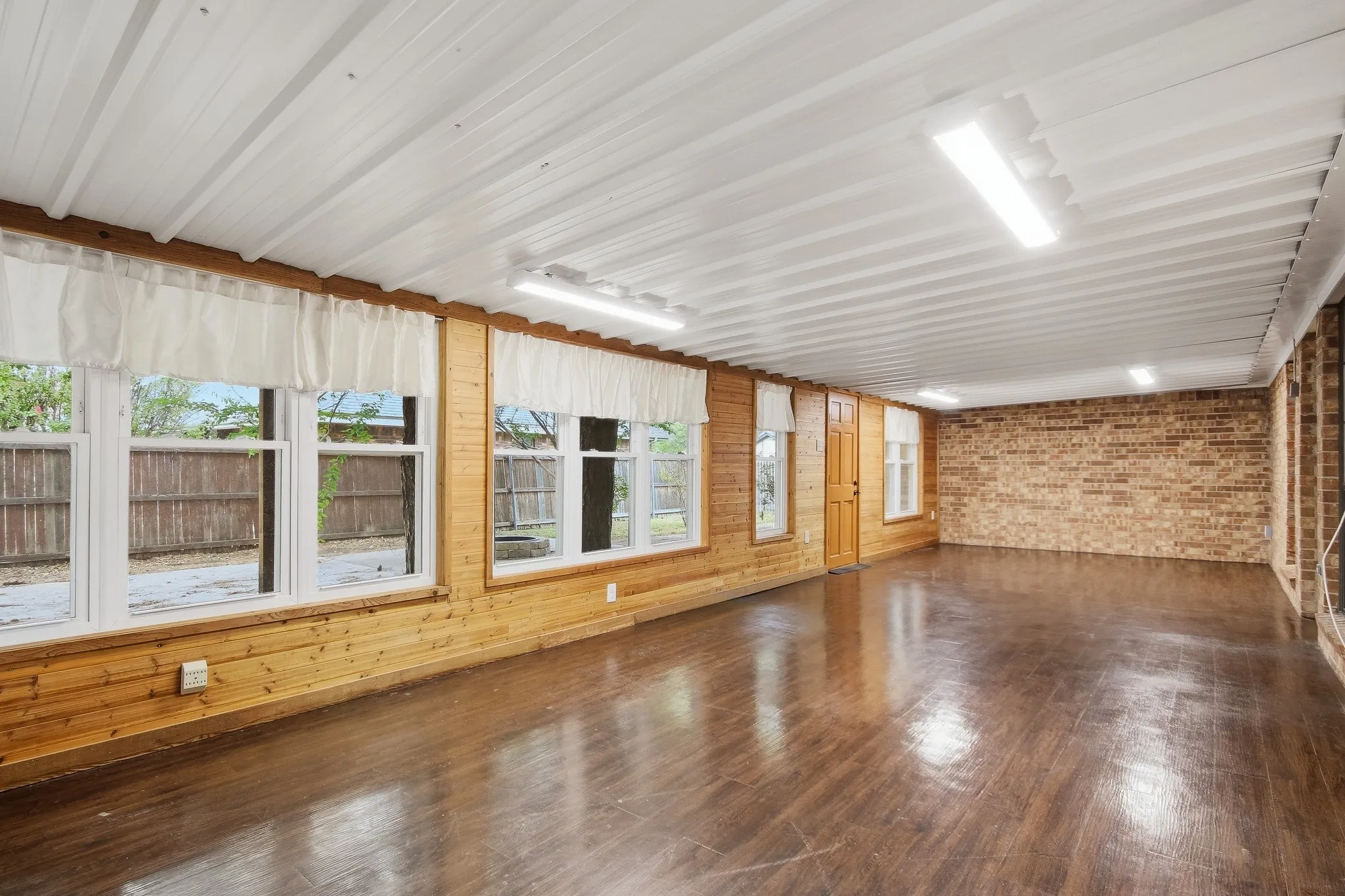 Single Family Residence For Sale in Taylor County , 1634 Morrow Lane, Abilene, Texas 79601, 3 Bedroom, 2 Bathroom, 2 Garage spaces, 1,754 Sqft, built in 1983, mls#21407469, Real Estate Agent in Abilene, Homes For Sale in Taylor county, Homes For Sale in Abilene, Realtor in Abilene Texas, Real Estate Brokerage Independent Realty Texas, Luminita Cordes Realtor