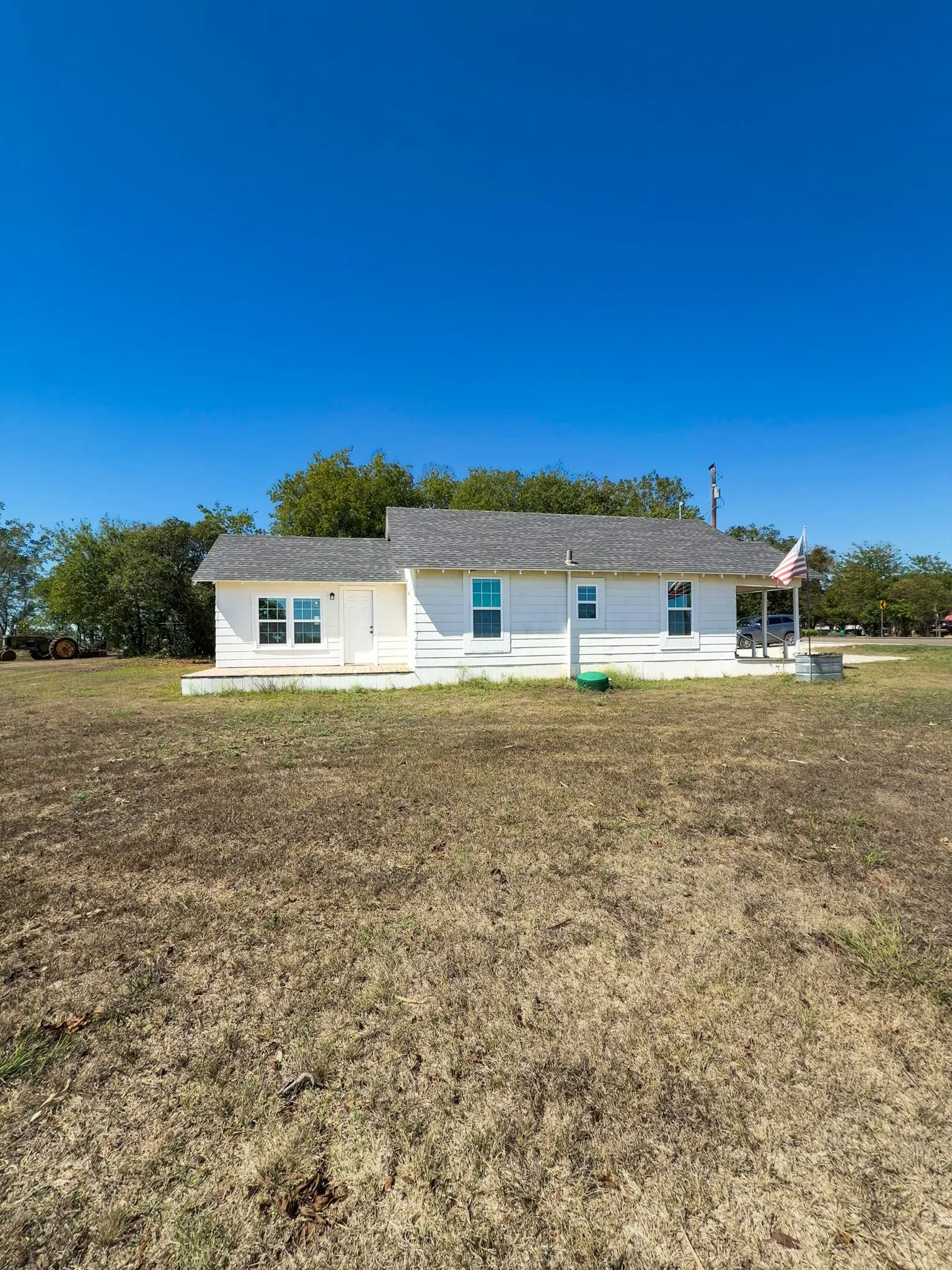 Side view of this country home in Oglesby Texas