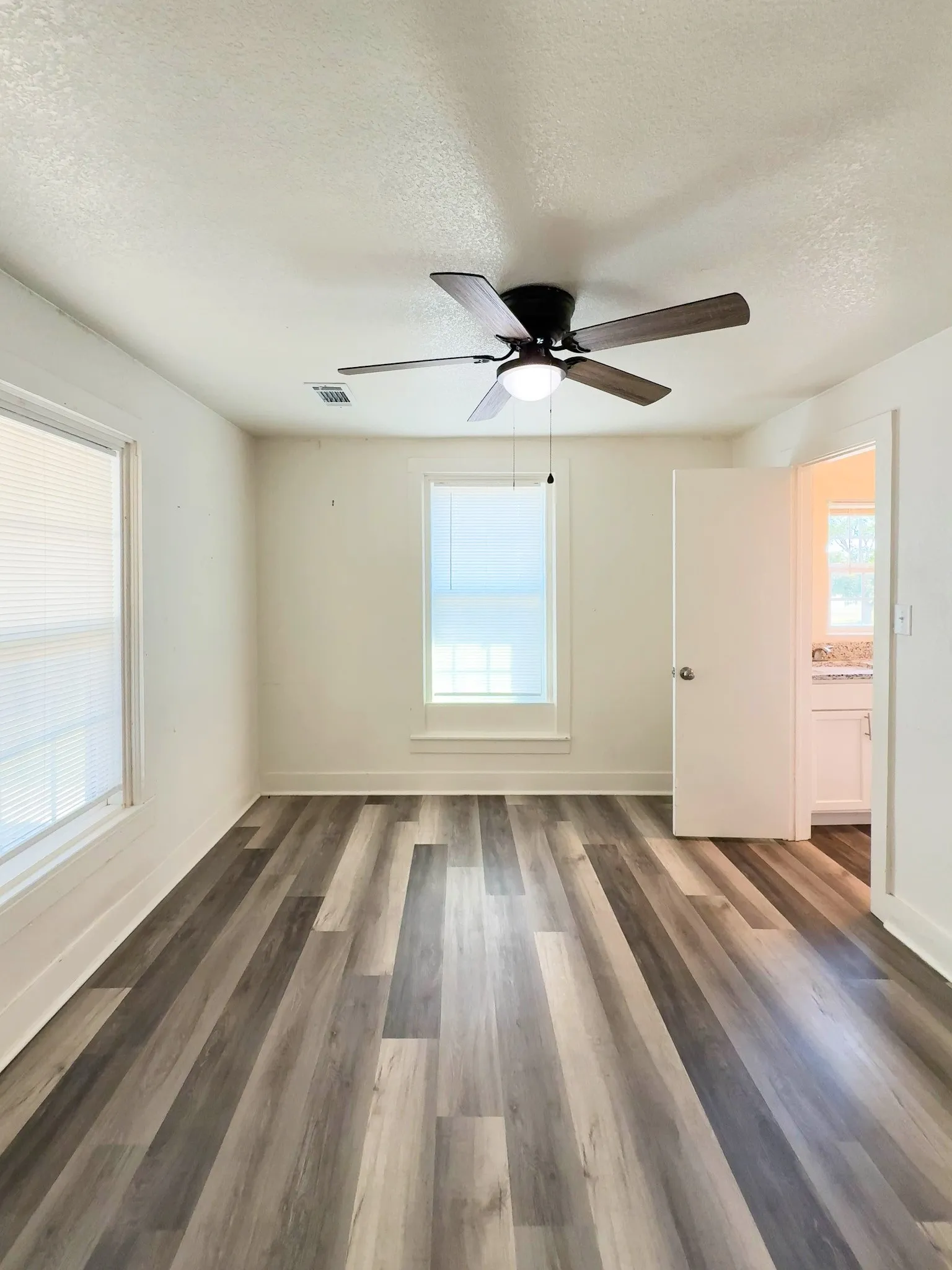 Bedroom with natural light, ceiling fan, and access to the shared Jack-and-Jill bathroom