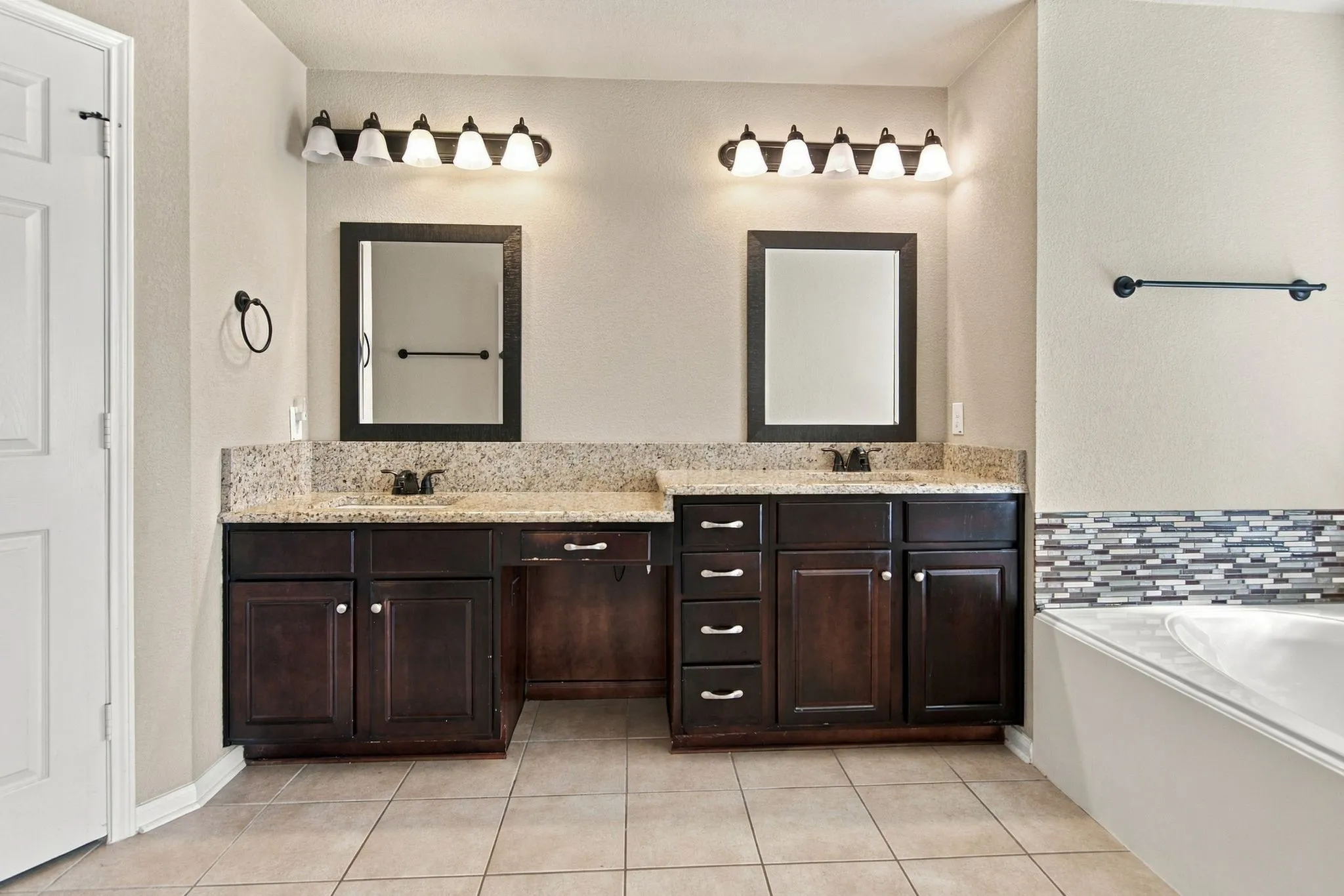 Single Family Residence For Sale in Tarrant County , 1613 Scot Lane, Keller, Texas 76248, 4 Bedroom, 3 Bathroom, 2 Garage spaces, 2,658 Sqft, built in 1994, mls#21407363, Real Estate Agent in Keller, Homes For Sale in Tarrant county, Homes For Sale in Keller, Realtor in Keller Texas, Real Estate Brokerage Independent Realty Texas, Luminita Cordes Realtor