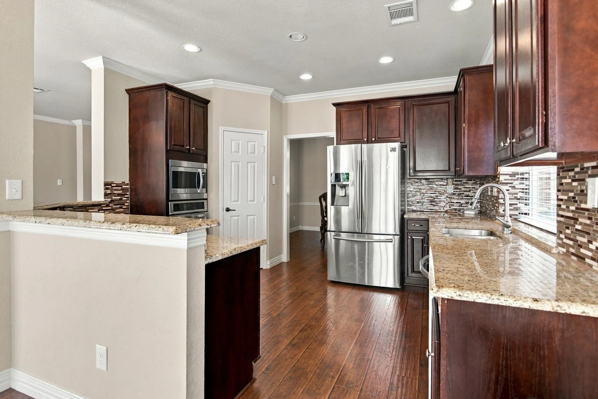Single Family Residence For Sale in Tarrant County , 1613 Scot Lane, Keller, Texas 76248, 4 Bedroom, 3 Bathroom, 2 Garage spaces, 2,658 Sqft, built in 1994, mls#21407363, Real Estate Agent in Keller, Homes For Sale in Tarrant county, Homes For Sale in Keller, Realtor in Keller Texas, Real Estate Brokerage Independent Realty Texas, Luminita Cordes Realtor