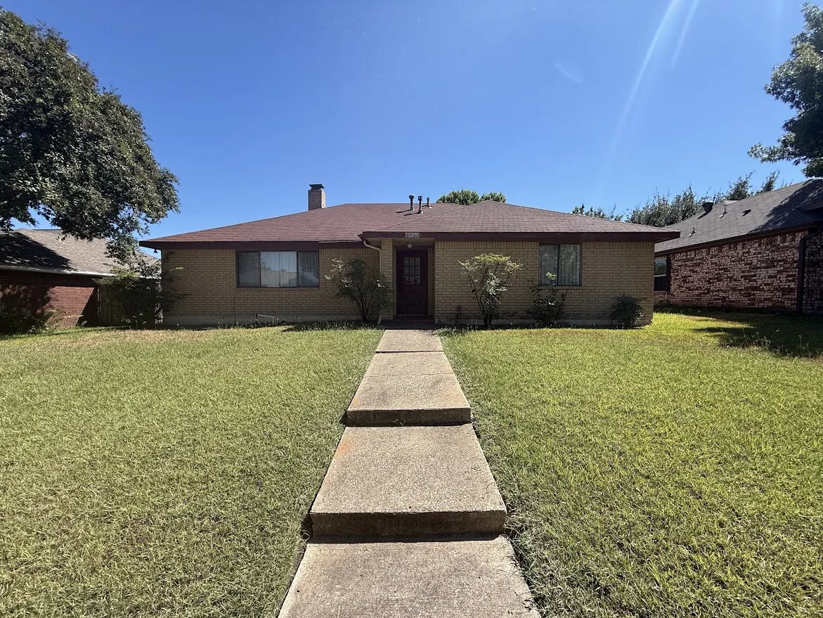 Single Family Residence For Sale in Dallas County , 3502 Lilac Lane, Rowlett, Texas 75089, 3 Bedroom, 2 Bathroom, 2 Garage spaces, 1,703 Sqft, built in 1986, mls#21404846, Real Estate Agent in Rowlett, Homes For Sale in Dallas county, Homes For Sale in Rowlett, Realtor in Rowlett Texas, Real Estate Brokerage Independent Realty Texas, Luminita Cordes Realtor