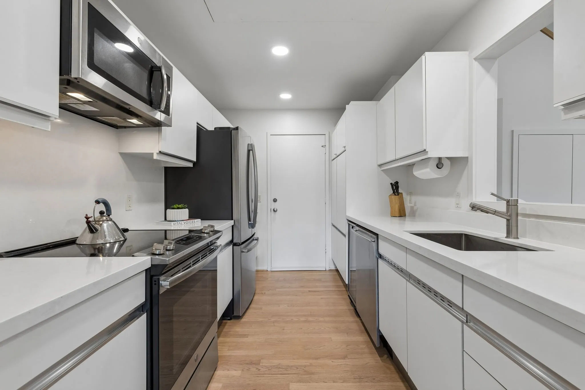 Condominium For Sale in Dallas County , 5990 Lindenshire Lane 121, Dallas, Texas 75230, 2 Bedroom, 3 Bathroom, 2 Garage spaces, 1,408 Sqft, built in 1984, mls#21407387, Real Estate Agent in Dallas, Homes For Sale in Dallas county, Homes For Sale in Dallas, Realtor in Dallas Texas, Real Estate Brokerage Independent Realty Texas, Luminita Cordes Realtor