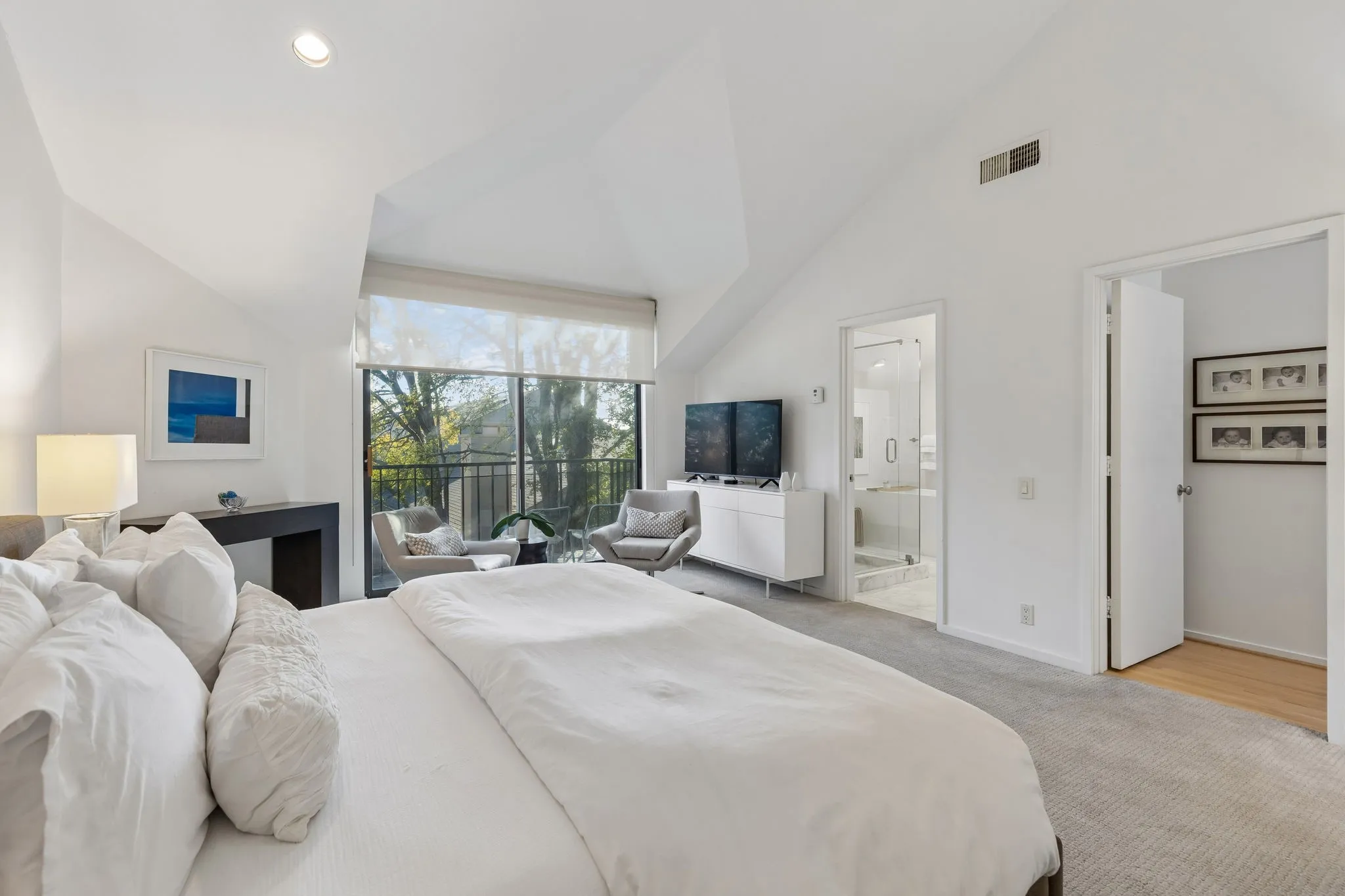 Condominium For Sale in Dallas County , 5990 Lindenshire Lane 121, Dallas, Texas 75230, 2 Bedroom, 3 Bathroom, 2 Garage spaces, 1,408 Sqft, built in 1984, mls#21407387, Real Estate Agent in Dallas, Homes For Sale in Dallas county, Homes For Sale in Dallas, Realtor in Dallas Texas, Real Estate Brokerage Independent Realty Texas, Luminita Cordes Realtor