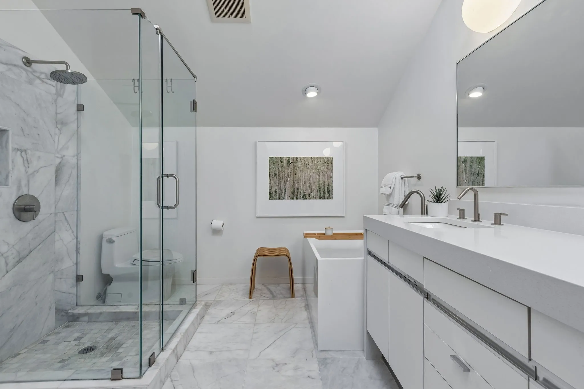 Condominium For Sale in Dallas County , 5990 Lindenshire Lane 121, Dallas, Texas 75230, 2 Bedroom, 3 Bathroom, 2 Garage spaces, 1,408 Sqft, built in 1984, mls#21407387, Real Estate Agent in Dallas, Homes For Sale in Dallas county, Homes For Sale in Dallas, Realtor in Dallas Texas, Real Estate Brokerage Independent Realty Texas, Luminita Cordes Realtor