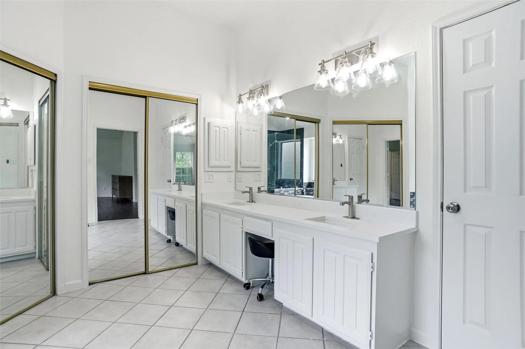 Single Family Residence For Sale in Denton County , 5308 Summerfields Drive, Flower Mound, Texas 75028, 4 Bedroom, 3 Bathroom, 2 Garage spaces, 3,578 Sqft, built in 1989, mls#21407165, Real Estate Agent in Flower Mound, Homes For Sale in Denton county, Homes For Sale in Flower Mound, Realtor in Flower Mound Texas, Real Estate Brokerage Independent Realty Texas, Luminita Cordes Realtor