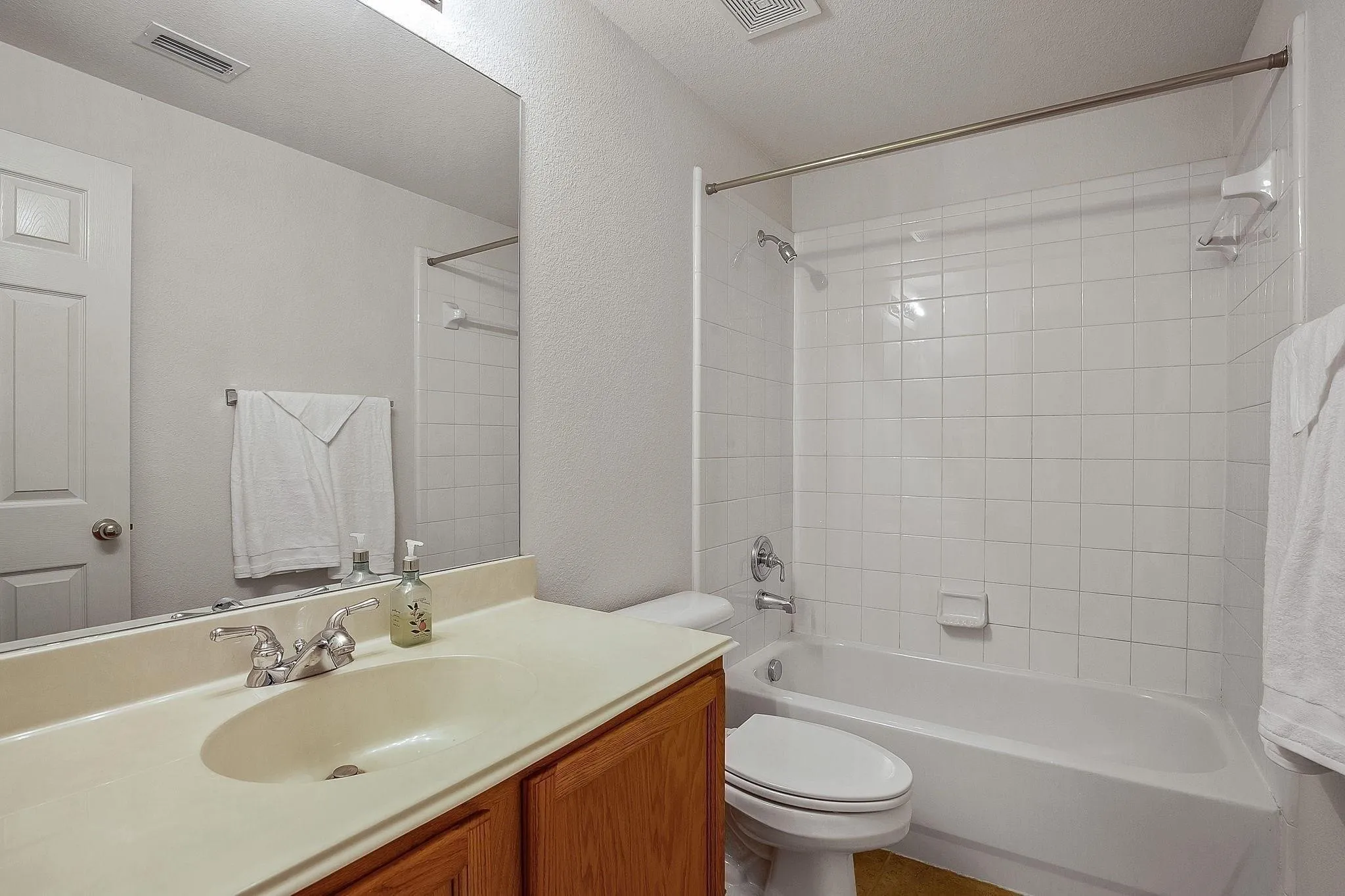 Single Family Residence For Rent in Collin County , 3404 Oleander Drive, Wylie, Texas 75098, 3 Bedroom, 2 Bathroom, 2 Garage spaces, 1,979 Sqft, built in 2002, mls#21407485, Real Estate Agent in Wylie, Homes For Rent in Collin county, Homes For Rent in Wylie, Realtor in Wylie Texas, Real Estate Brokerage Independent Realty Texas, Luminita Cordes Realtor