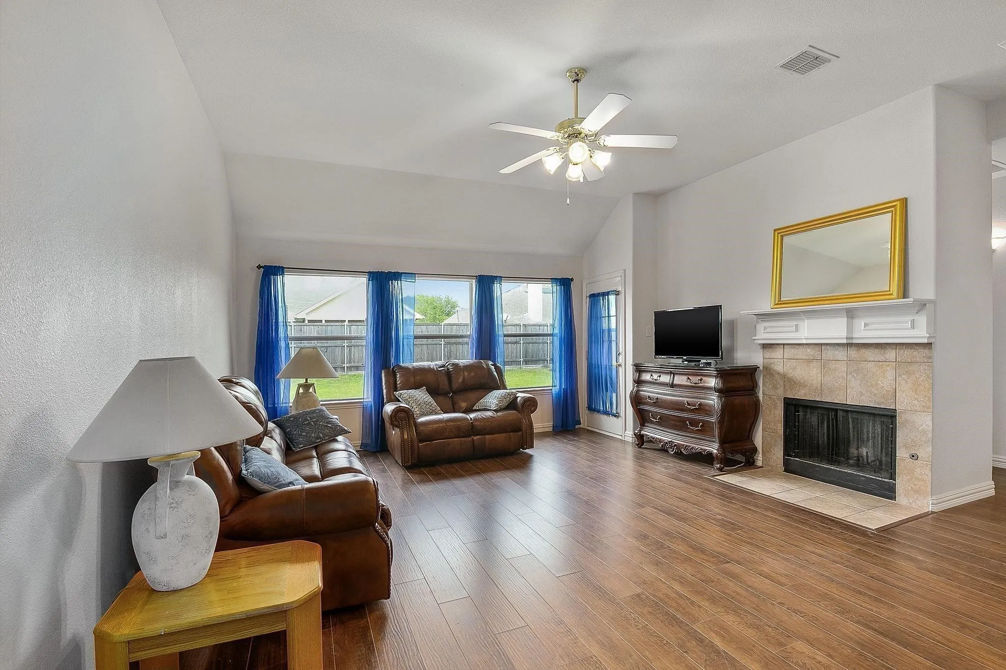 Single Family Residence For Rent in Collin County , 3404 Oleander Drive, Wylie, Texas 75098, 3 Bedroom, 2 Bathroom, 2 Garage spaces, 1,979 Sqft, built in 2002, mls#21407485, Real Estate Agent in Wylie, Homes For Rent in Collin county, Homes For Rent in Wylie, Realtor in Wylie Texas, Real Estate Brokerage Independent Realty Texas, Luminita Cordes Realtor