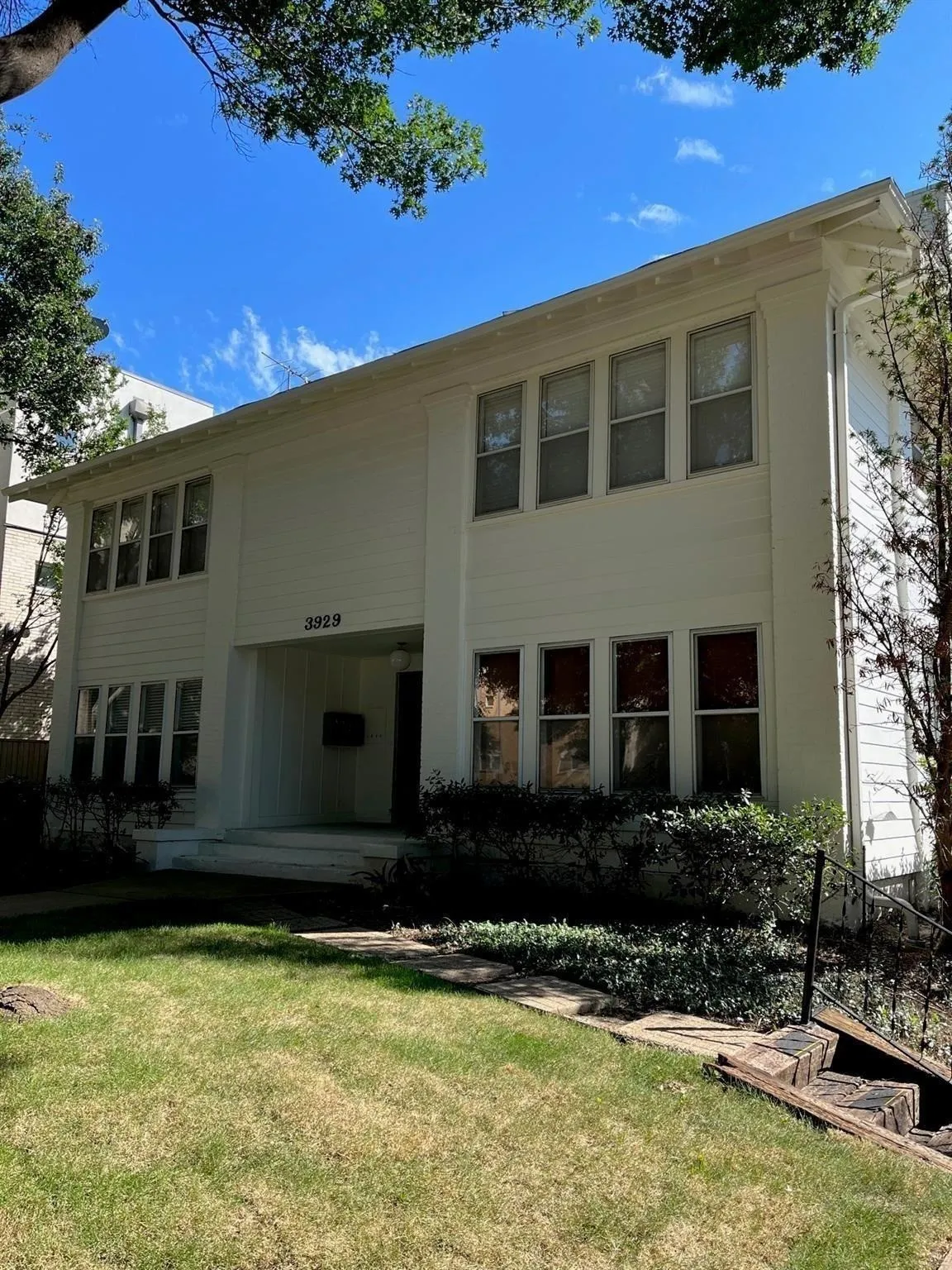 Apartment For Rent in Dallas County , 3929 Gilbert Avenue 5, Dallas, Texas 75219, 1 Bedroom, 1 Bathroom, Garage spaces, 600 Sqft, built in 1940, mls#21407486, Real Estate Agent in Dallas, Homes For Rent in Dallas county, Homes For Rent in Dallas, Realtor in Dallas Texas, Real Estate Brokerage Independent Realty Texas, Luminita Cordes Realtor