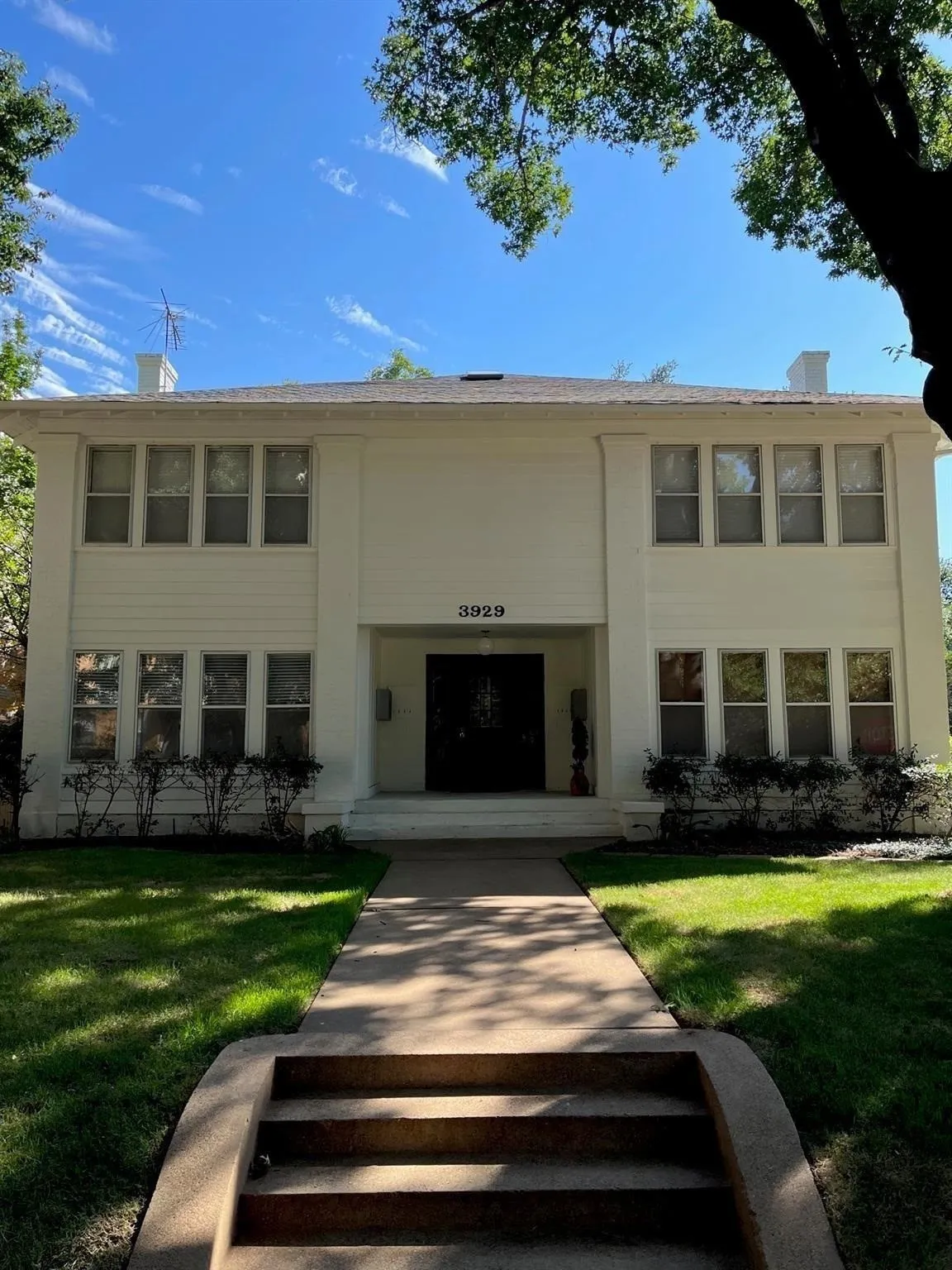 Apartment For Rent in Dallas County , 3929 Gilbert Avenue 5, Dallas, Texas 75219, 1 Bedroom, 1 Bathroom, Garage spaces, 600 Sqft, built in 1940, mls#21407486, Real Estate Agent in Dallas, Homes For Rent in Dallas county, Homes For Rent in Dallas, Realtor in Dallas Texas, Real Estate Brokerage Independent Realty Texas, Luminita Cordes Realtor