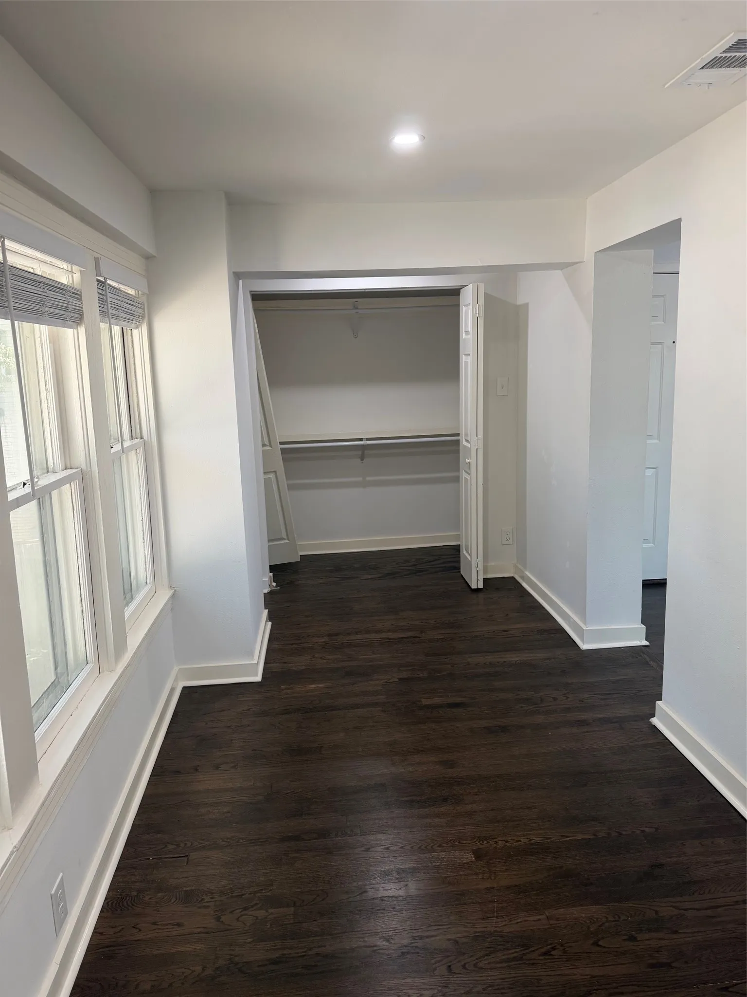 Apartment For Rent in Dallas County , 3929 Gilbert Avenue 5, Dallas, Texas 75219, 1 Bedroom, 1 Bathroom, Garage spaces, 600 Sqft, built in 1940, mls#21407486, Real Estate Agent in Dallas, Homes For Rent in Dallas county, Homes For Rent in Dallas, Realtor in Dallas Texas, Real Estate Brokerage Independent Realty Texas, Luminita Cordes Realtor