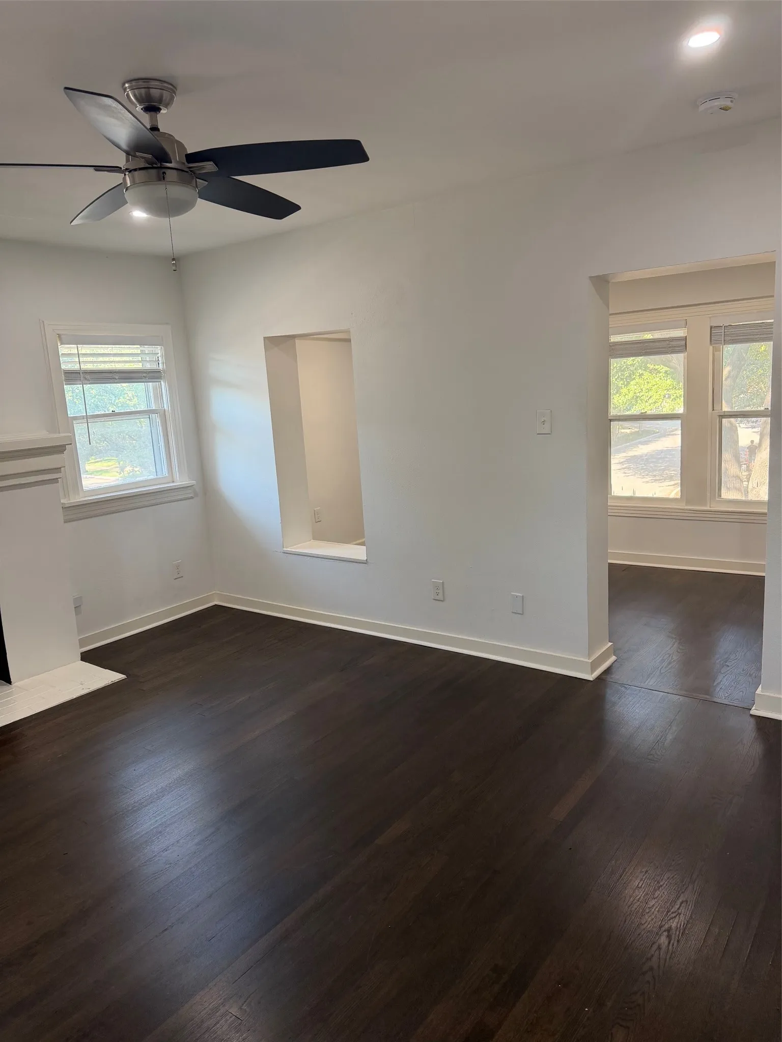 Apartment For Rent in Dallas County , 3929 Gilbert Avenue 5, Dallas, Texas 75219, 1 Bedroom, 1 Bathroom, Garage spaces, 600 Sqft, built in 1940, mls#21407486, Real Estate Agent in Dallas, Homes For Rent in Dallas county, Homes For Rent in Dallas, Realtor in Dallas Texas, Real Estate Brokerage Independent Realty Texas, Luminita Cordes Realtor