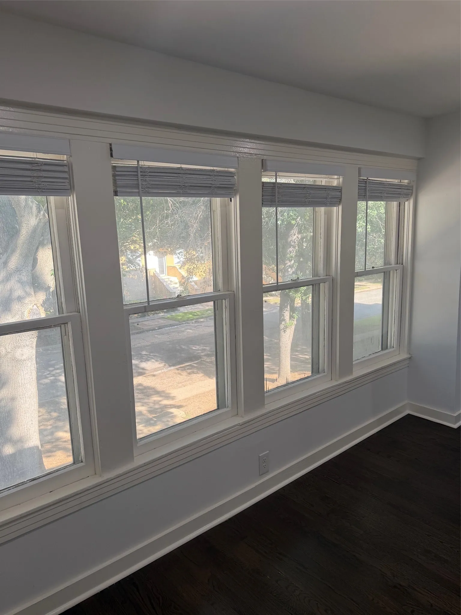 Apartment For Rent in Dallas County , 3929 Gilbert Avenue 5, Dallas, Texas 75219, 1 Bedroom, 1 Bathroom, Garage spaces, 600 Sqft, built in 1940, mls#21407486, Real Estate Agent in Dallas, Homes For Rent in Dallas county, Homes For Rent in Dallas, Realtor in Dallas Texas, Real Estate Brokerage Independent Realty Texas, Luminita Cordes Realtor
