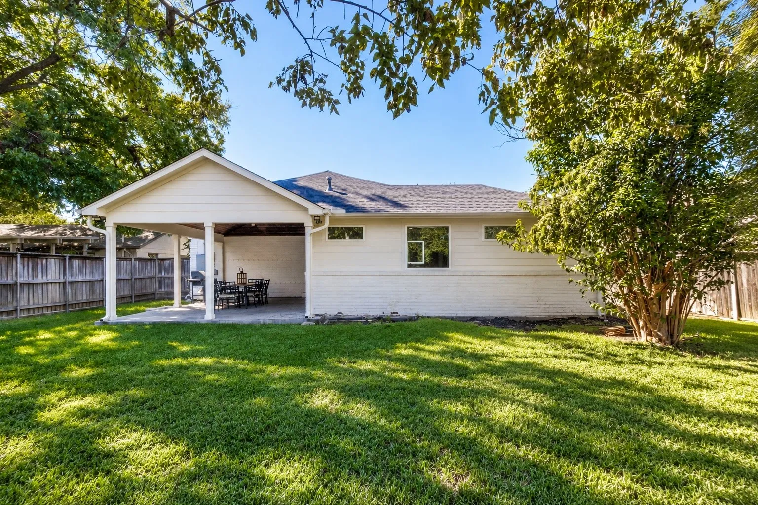 Single Family Residence For Sale in Dallas County , 6550 Oriole Drive, Dallas, Texas 75209, 3 Bedroom, 2 Bathroom, 2 Garage spaces, 2,098 Sqft, built in 1946, mls#21404597, Real Estate Agent in Dallas, Homes For Sale in Dallas county, Homes For Sale in Dallas, Realtor in Dallas Texas, Real Estate Brokerage Independent Realty Texas, Luminita Cordes Realtor