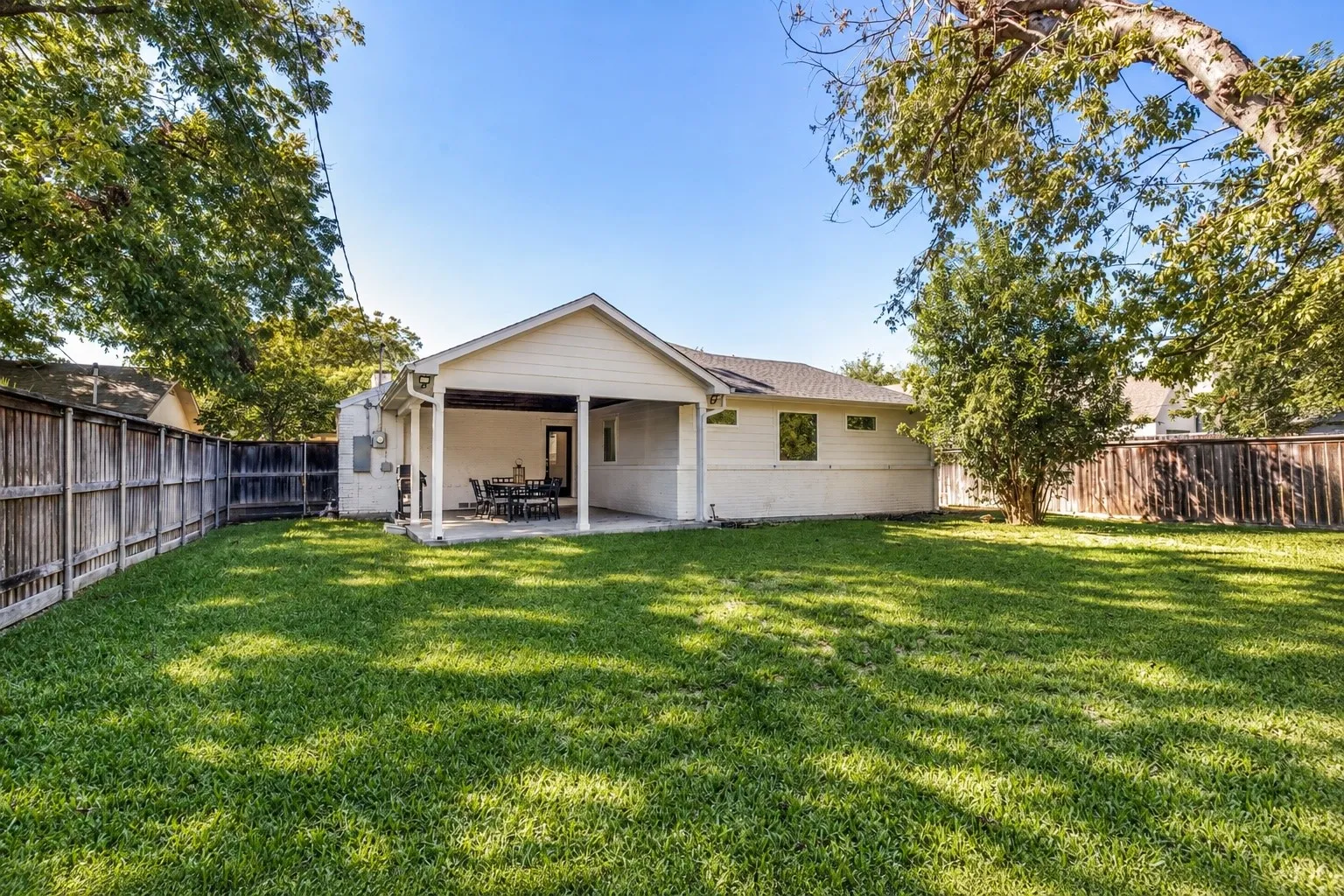 Single Family Residence For Sale in Dallas County , 6550 Oriole Drive, Dallas, Texas 75209, 3 Bedroom, 2 Bathroom, 2 Garage spaces, 2,098 Sqft, built in 1946, mls#21404597, Real Estate Agent in Dallas, Homes For Sale in Dallas county, Homes For Sale in Dallas, Realtor in Dallas Texas, Real Estate Brokerage Independent Realty Texas, Luminita Cordes Realtor
