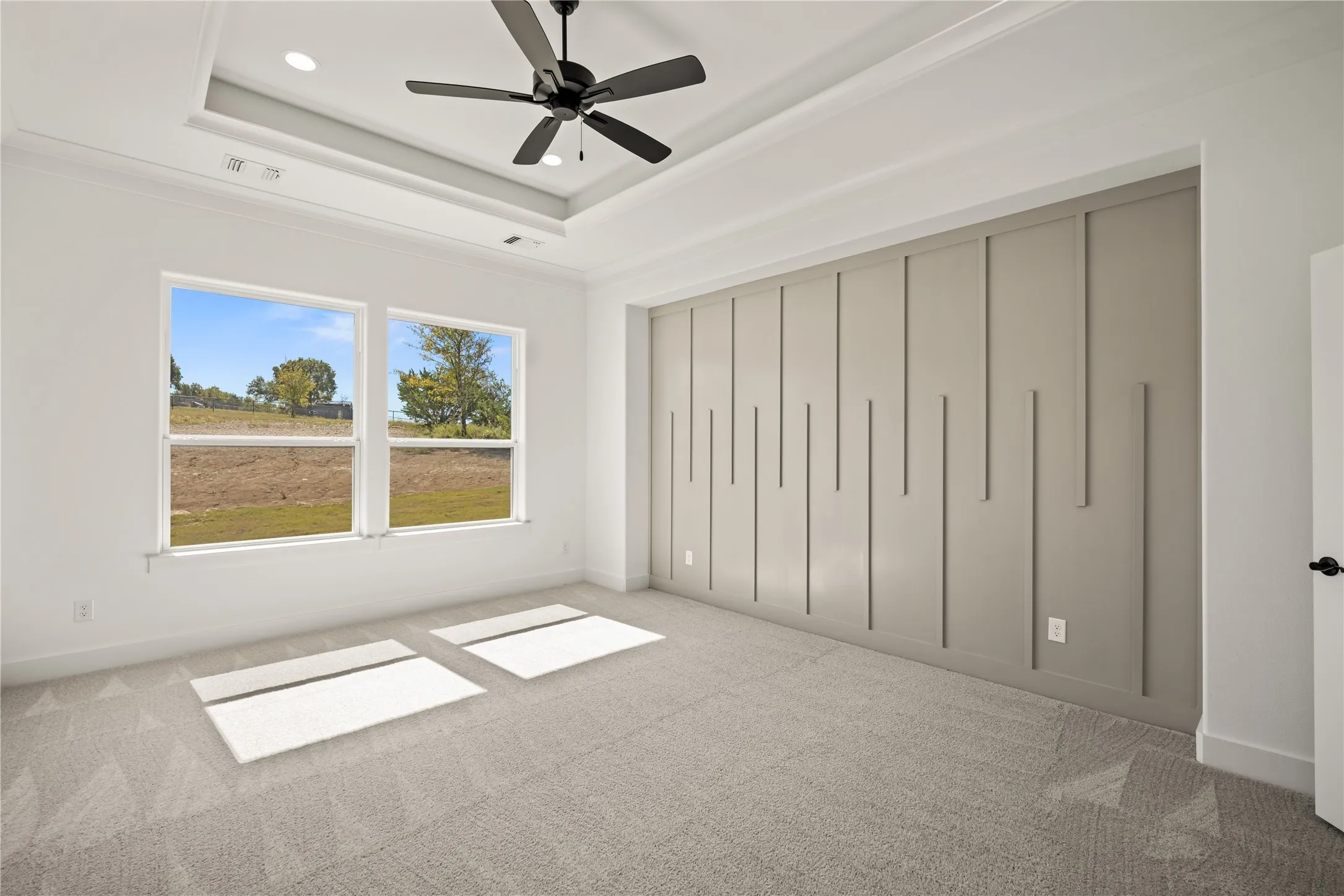 Tray ceiling with recessed lighting and a ceiling fan