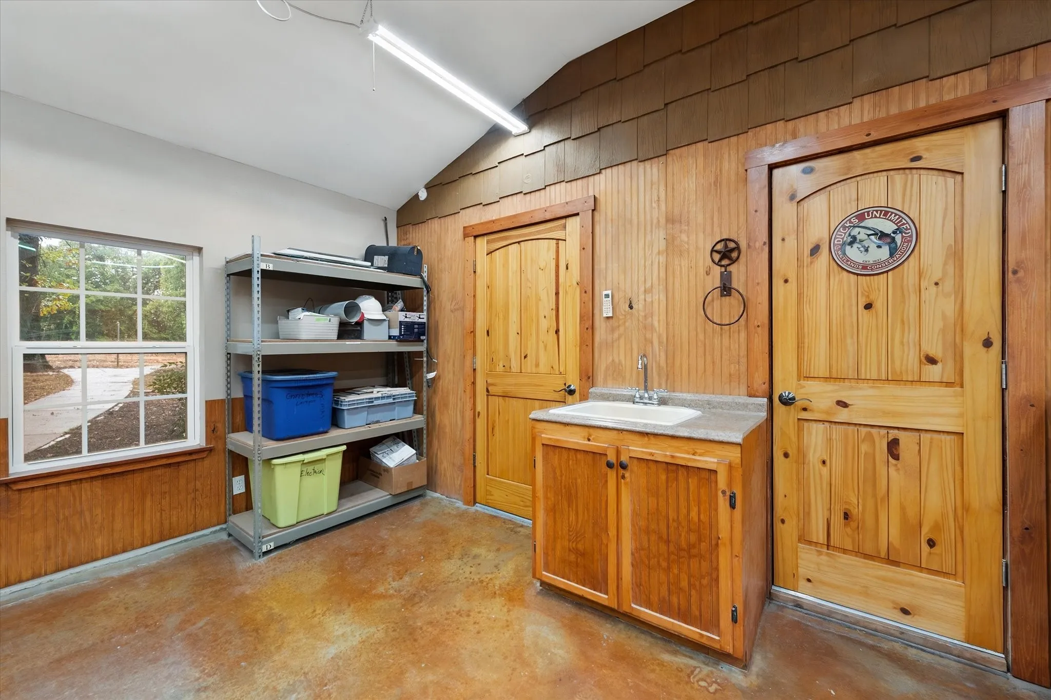 Single Family Residence For Sale in Tarrant County , 6472 Mark Drive, Burleson, Texas 76028, 1 Bedroom, 2 Bathroom, 1 Garage spaces, 1,584 Sqft, built in 2019, mls#21407424, Real Estate Agent in Burleson, Homes For Sale in Tarrant county, Homes For Sale in Burleson, Realtor in Burleson Texas, Real Estate Brokerage Independent Realty Texas, Luminita Cordes Realtor