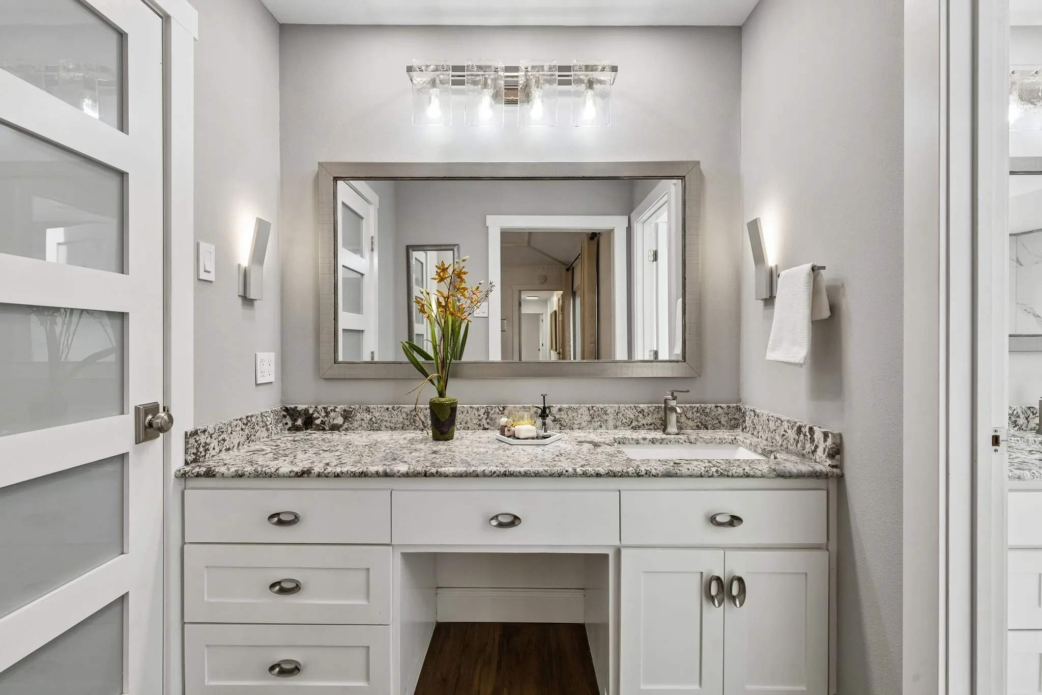 Single Family Residence For Sale in Dallas County , 7148 Roundrock Road, Dallas, Texas 75248, 4 Bedroom, 4 Bathroom, 2 Garage spaces, 3,179 Sqft, built in 1972, mls#21407473, Real Estate Agent in Dallas, Homes For Sale in Dallas county, Homes For Sale in Dallas, Realtor in Dallas Texas, Real Estate Brokerage Independent Realty Texas, Luminita Cordes Realtor