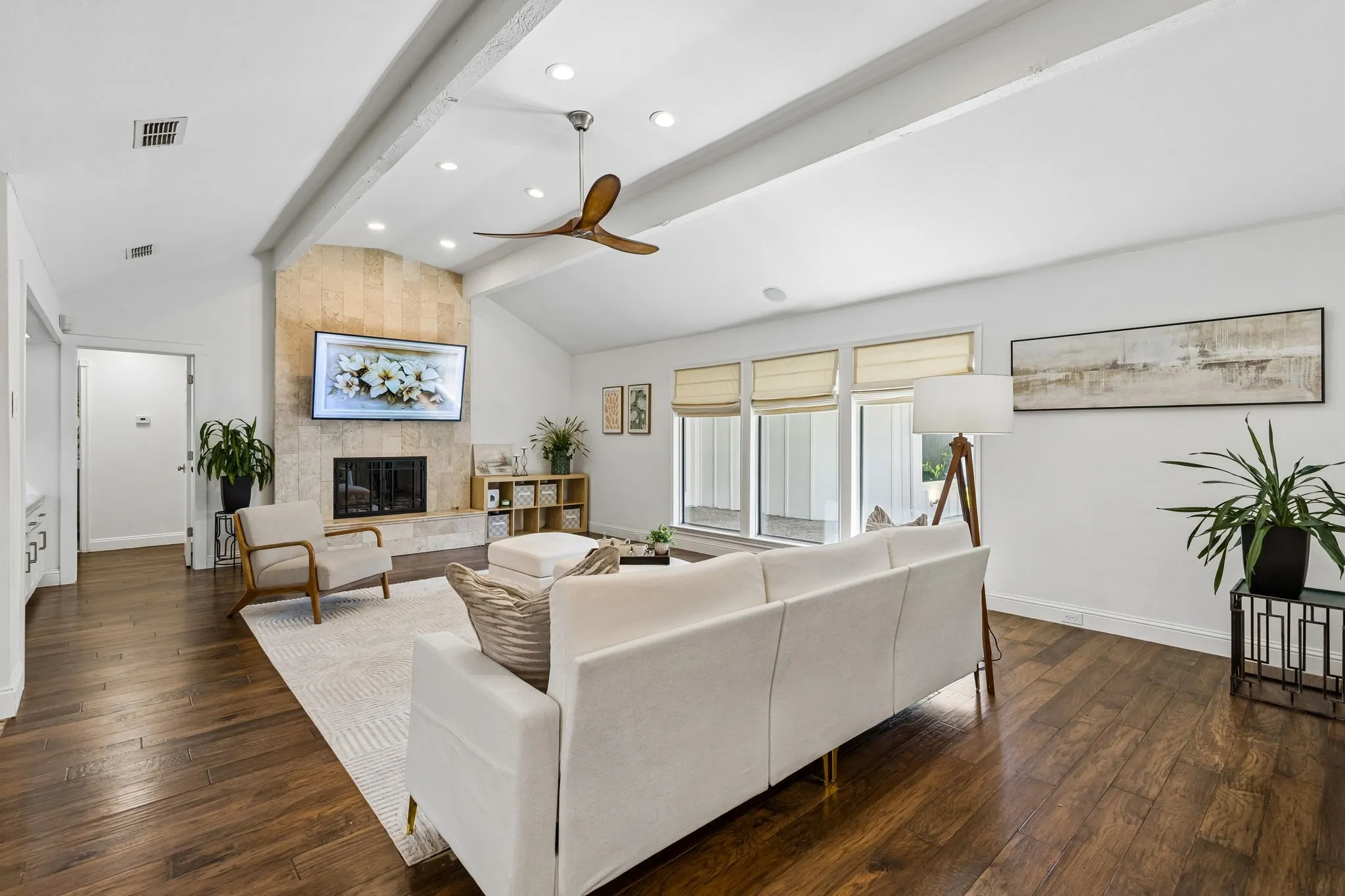 Single Family Residence For Sale in Dallas County , 7148 Roundrock Road, Dallas, Texas 75248, 4 Bedroom, 4 Bathroom, 2 Garage spaces, 3,179 Sqft, built in 1972, mls#21407473, Real Estate Agent in Dallas, Homes For Sale in Dallas county, Homes For Sale in Dallas, Realtor in Dallas Texas, Real Estate Brokerage Independent Realty Texas, Luminita Cordes Realtor