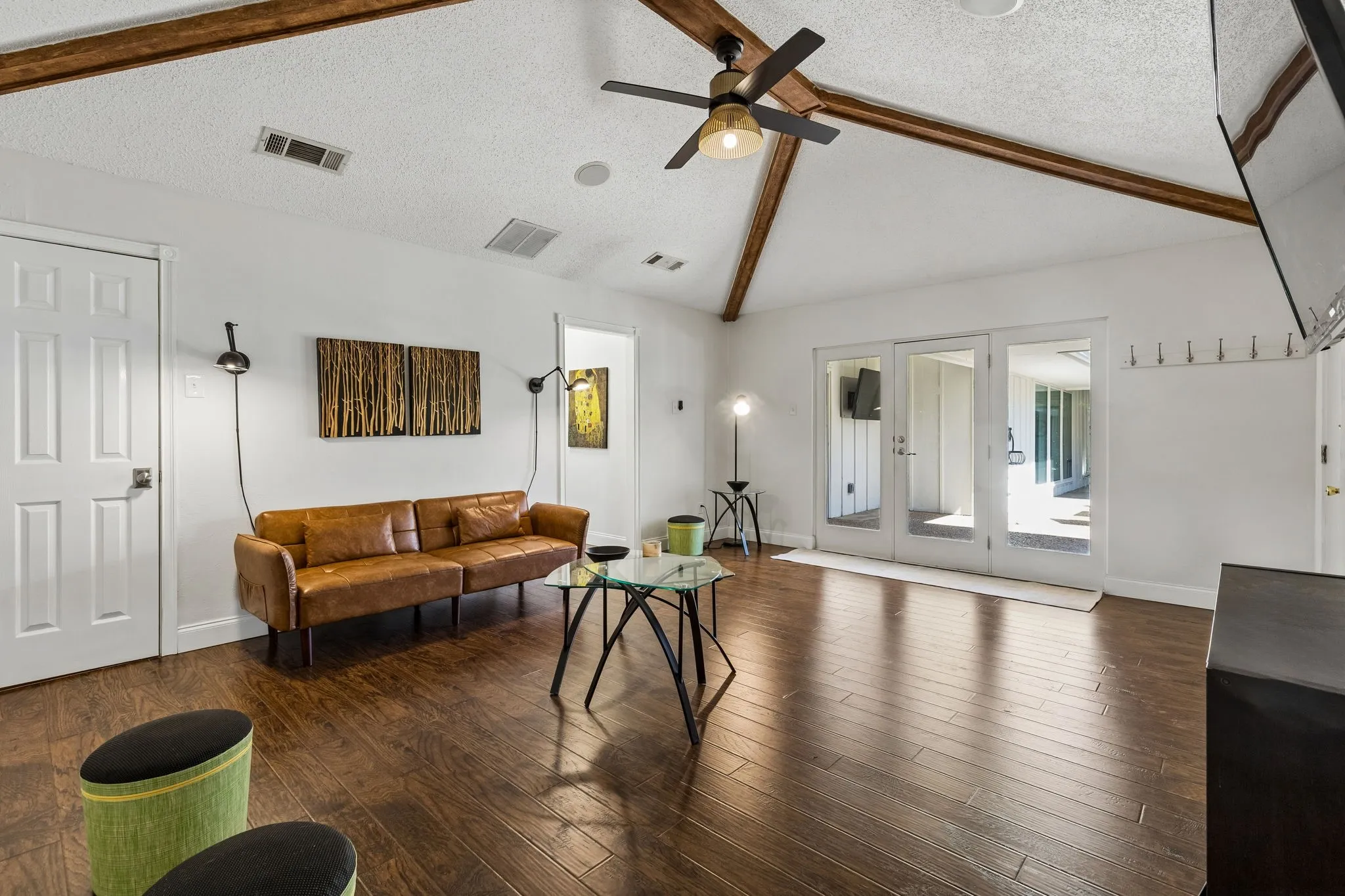 Single Family Residence For Sale in Dallas County , 7148 Roundrock Road, Dallas, Texas 75248, 4 Bedroom, 4 Bathroom, 2 Garage spaces, 3,179 Sqft, built in 1972, mls#21407473, Real Estate Agent in Dallas, Homes For Sale in Dallas county, Homes For Sale in Dallas, Realtor in Dallas Texas, Real Estate Brokerage Independent Realty Texas, Luminita Cordes Realtor