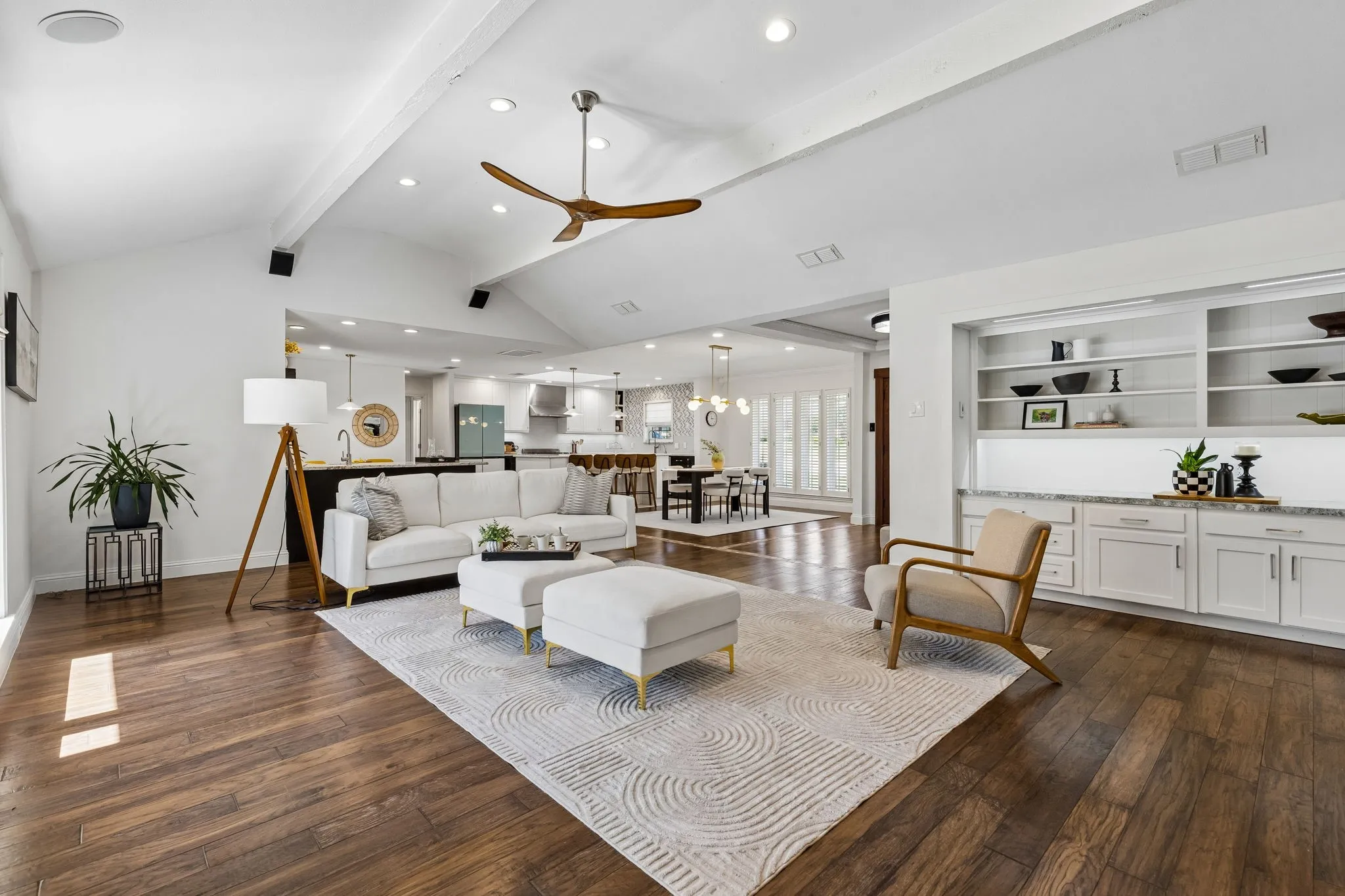 Single Family Residence For Sale in Dallas County , 7148 Roundrock Road, Dallas, Texas 75248, 4 Bedroom, 4 Bathroom, 2 Garage spaces, 3,179 Sqft, built in 1972, mls#21407473, Real Estate Agent in Dallas, Homes For Sale in Dallas county, Homes For Sale in Dallas, Realtor in Dallas Texas, Real Estate Brokerage Independent Realty Texas, Luminita Cordes Realtor