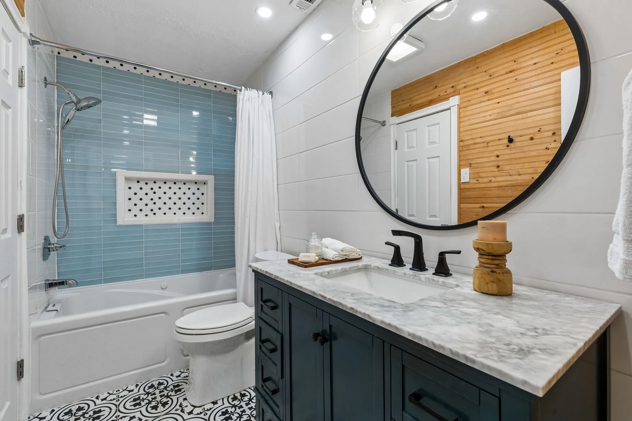 Single Family Residence For Sale in Dallas County , 7148 Roundrock Road, Dallas, Texas 75248, 4 Bedroom, 4 Bathroom, 2 Garage spaces, 3,179 Sqft, built in 1972, mls#21407473, Real Estate Agent in Dallas, Homes For Sale in Dallas county, Homes For Sale in Dallas, Realtor in Dallas Texas, Real Estate Brokerage Independent Realty Texas, Luminita Cordes Realtor