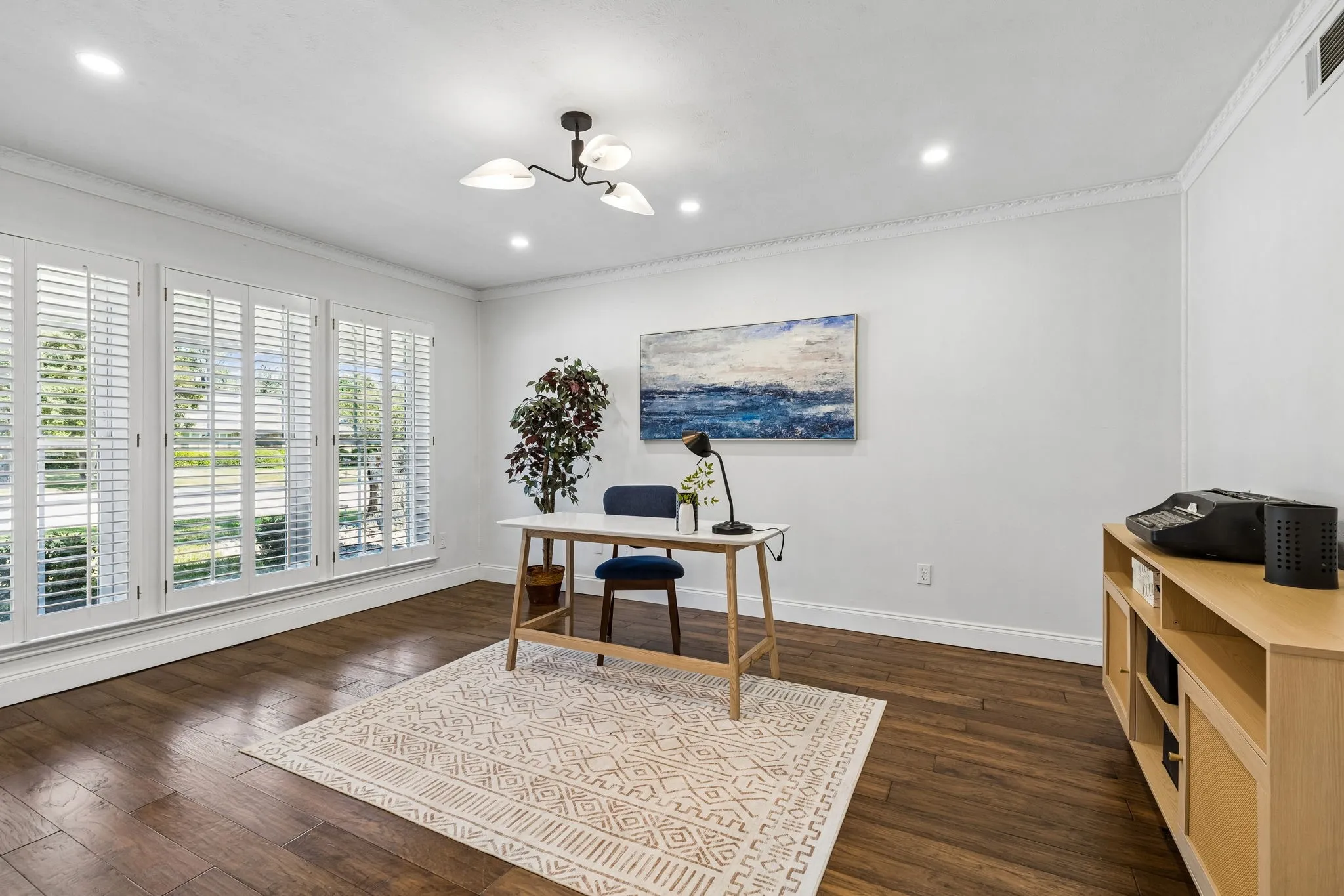 Single Family Residence For Sale in Dallas County , 7148 Roundrock Road, Dallas, Texas 75248, 4 Bedroom, 4 Bathroom, 2 Garage spaces, 3,179 Sqft, built in 1972, mls#21407473, Real Estate Agent in Dallas, Homes For Sale in Dallas county, Homes For Sale in Dallas, Realtor in Dallas Texas, Real Estate Brokerage Independent Realty Texas, Luminita Cordes Realtor
