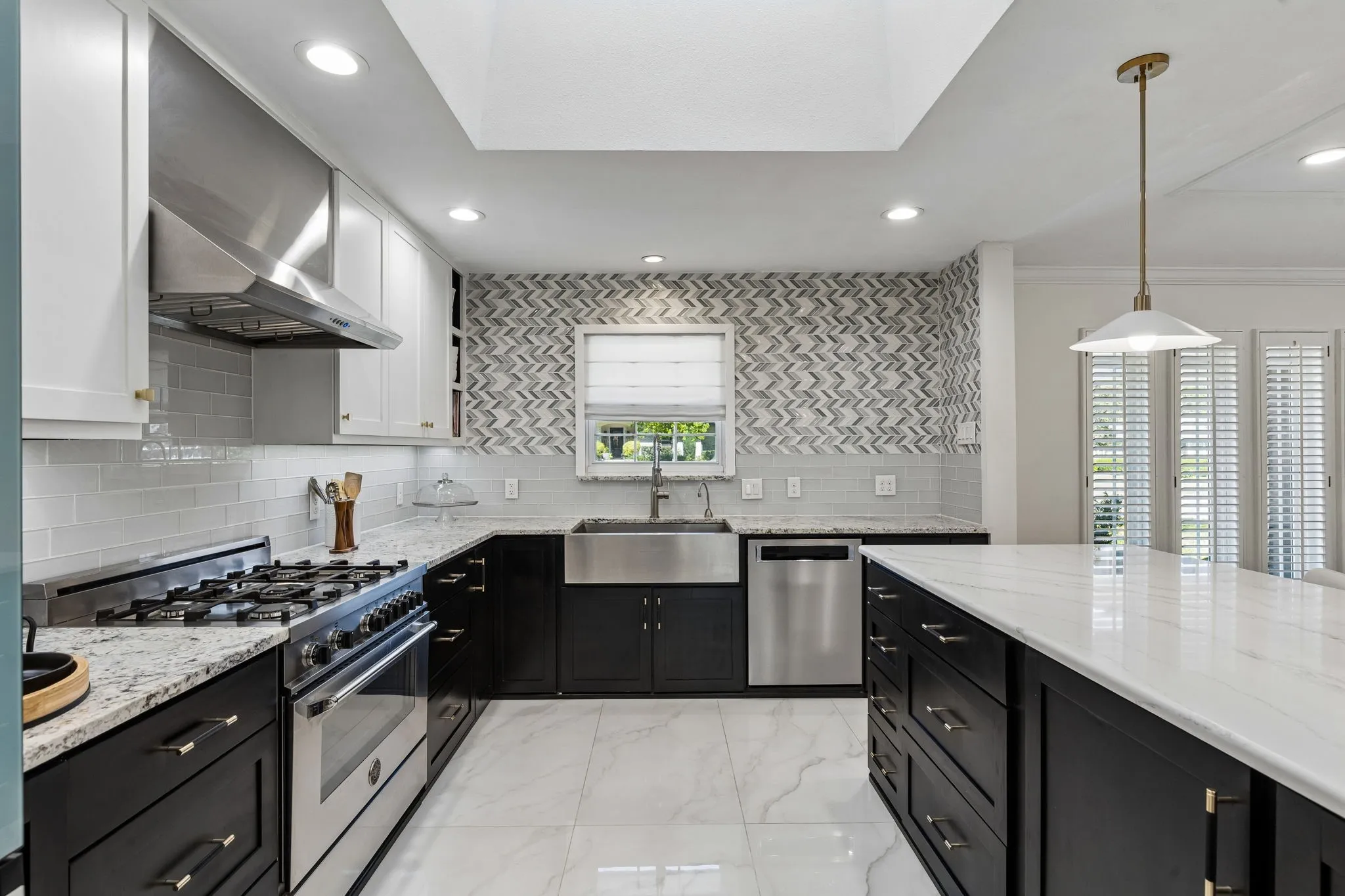 Single Family Residence For Sale in Dallas County , 7148 Roundrock Road, Dallas, Texas 75248, 4 Bedroom, 4 Bathroom, 2 Garage spaces, 3,179 Sqft, built in 1972, mls#21407473, Real Estate Agent in Dallas, Homes For Sale in Dallas county, Homes For Sale in Dallas, Realtor in Dallas Texas, Real Estate Brokerage Independent Realty Texas, Luminita Cordes Realtor