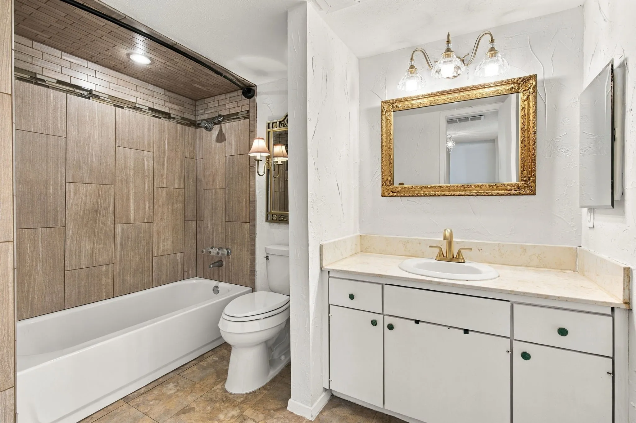 Condominium For Rent in Dallas County , 4845 Cedar Springs Road 363, Dallas, Texas 75219, 2 Bedroom, 1 Bathroom, 3 Garage spaces, 841 Sqft, built in 1970, mls#21407492, Real Estate Agent in Dallas, Homes For Rent in Dallas county, Homes For Rent in Dallas, Realtor in Dallas Texas, Real Estate Brokerage Independent Realty Texas, Luminita Cordes Realtor