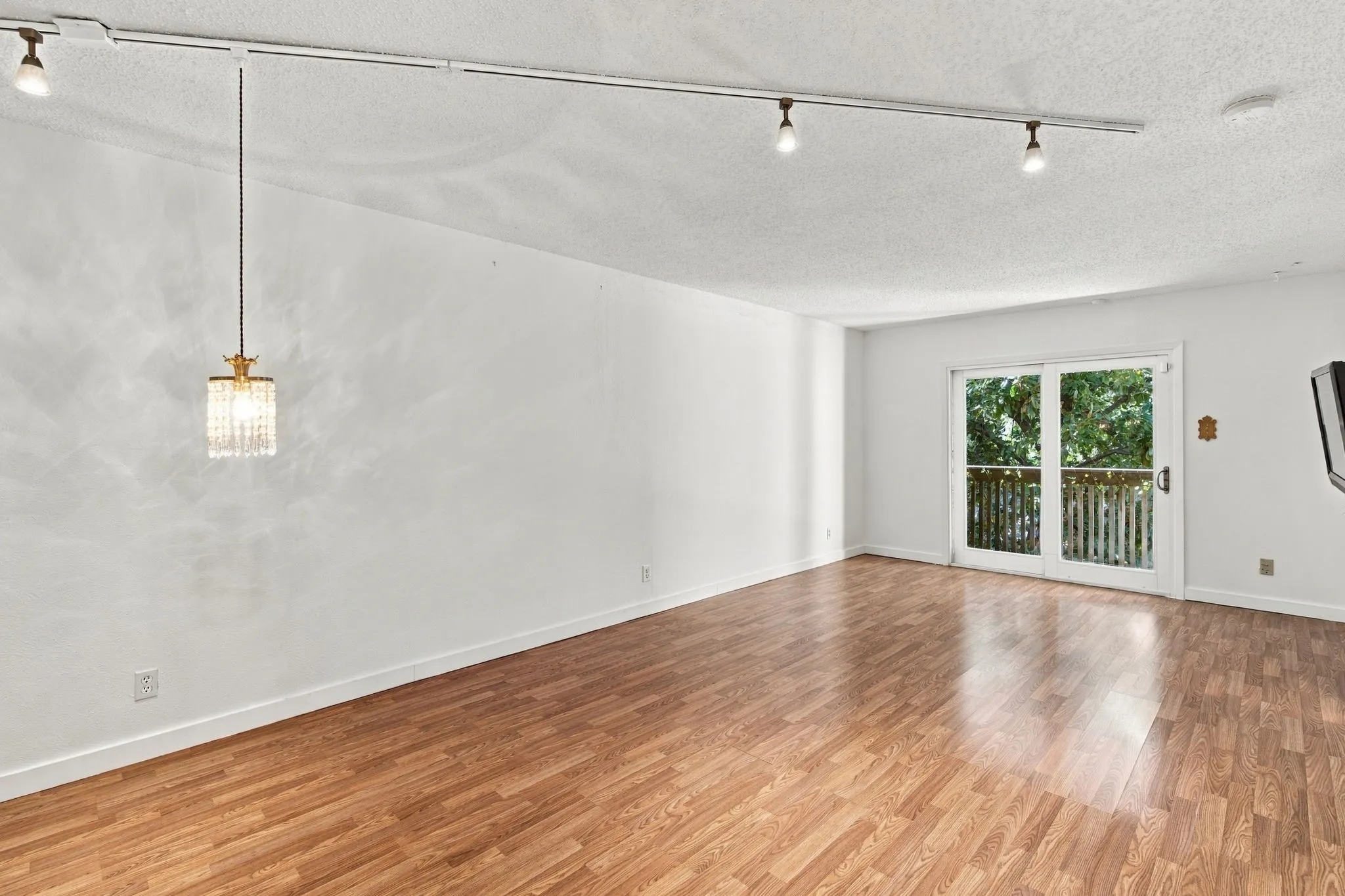 Condominium For Rent in Dallas County , 4845 Cedar Springs Road 363, Dallas, Texas 75219, 2 Bedroom, 1 Bathroom, 3 Garage spaces, 841 Sqft, built in 1970, mls#21407492, Real Estate Agent in Dallas, Homes For Rent in Dallas county, Homes For Rent in Dallas, Realtor in Dallas Texas, Real Estate Brokerage Independent Realty Texas, Luminita Cordes Realtor