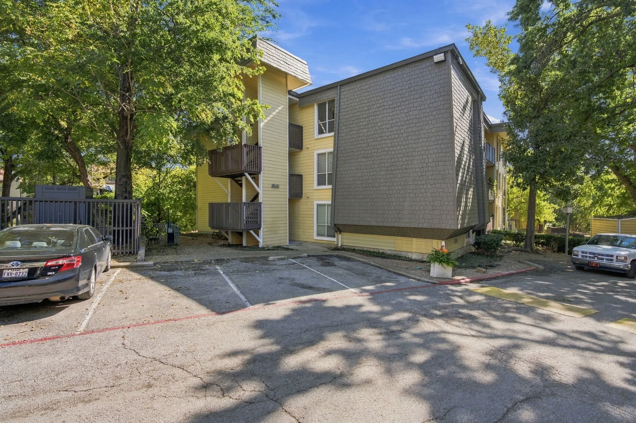 Condominium For Rent in Dallas County , 4845 Cedar Springs Road 363, Dallas, Texas 75219, 2 Bedroom, 1 Bathroom, 3 Garage spaces, 841 Sqft, built in 1970, mls#21407492, Real Estate Agent in Dallas, Homes For Rent in Dallas county, Homes For Rent in Dallas, Realtor in Dallas Texas, Real Estate Brokerage Independent Realty Texas, Luminita Cordes Realtor