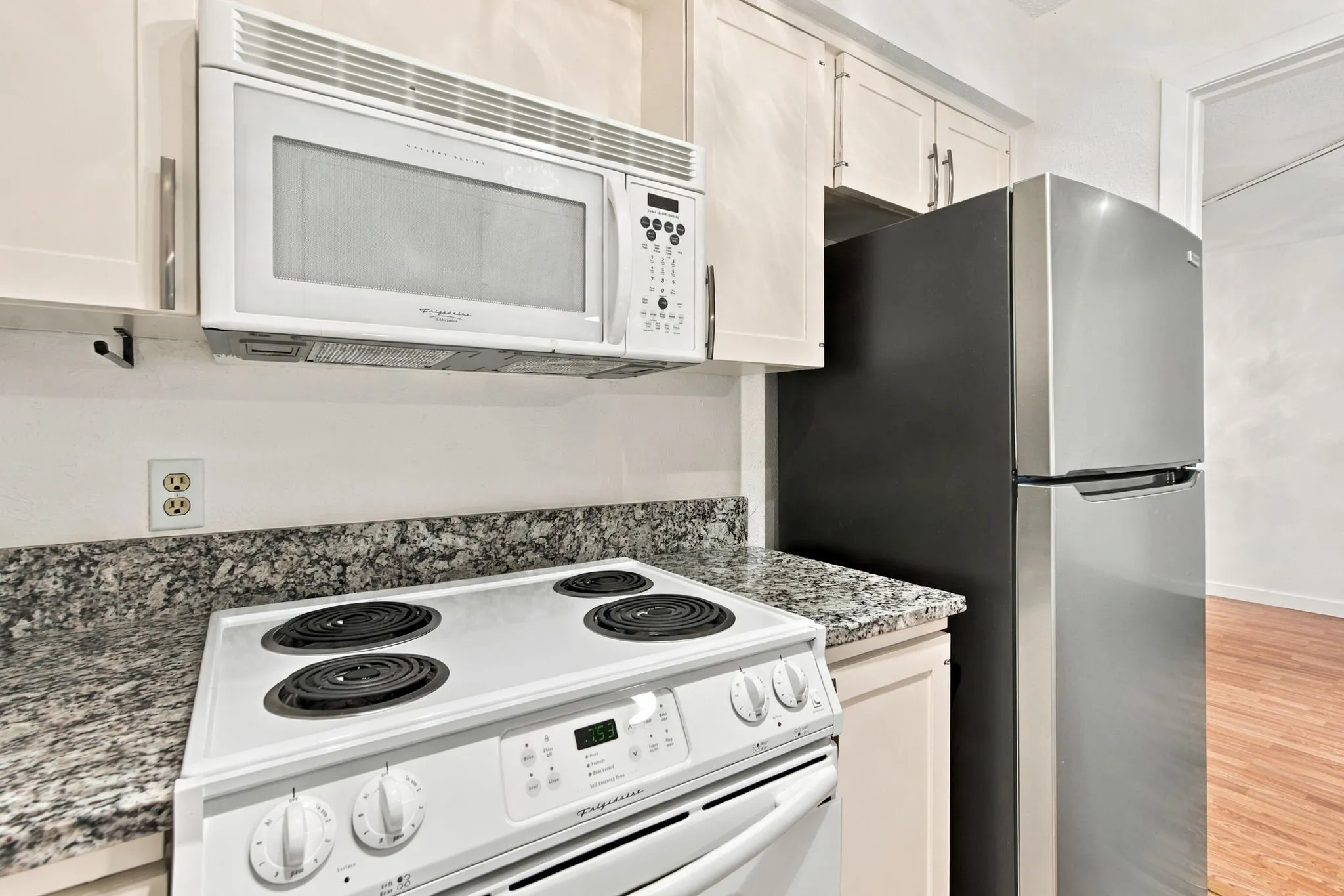 Condominium For Rent in Dallas County , 4845 Cedar Springs Road 363, Dallas, Texas 75219, 2 Bedroom, 1 Bathroom, 3 Garage spaces, 841 Sqft, built in 1970, mls#21407492, Real Estate Agent in Dallas, Homes For Rent in Dallas county, Homes For Rent in Dallas, Realtor in Dallas Texas, Real Estate Brokerage Independent Realty Texas, Luminita Cordes Realtor