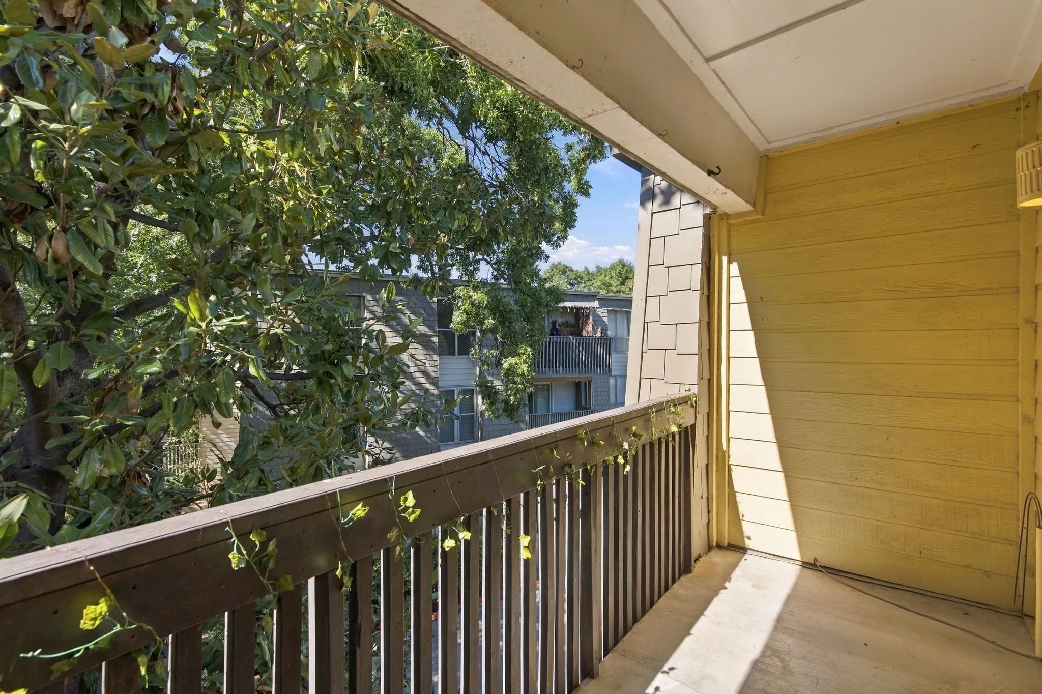 Condominium For Rent in Dallas County , 4845 Cedar Springs Road 363, Dallas, Texas 75219, 2 Bedroom, 1 Bathroom, 3 Garage spaces, 841 Sqft, built in 1970, mls#21407492, Real Estate Agent in Dallas, Homes For Rent in Dallas county, Homes For Rent in Dallas, Realtor in Dallas Texas, Real Estate Brokerage Independent Realty Texas, Luminita Cordes Realtor