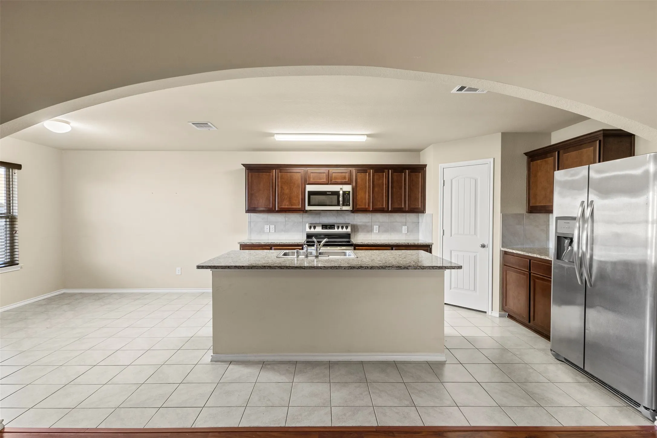 Single Family Residence For Rent in Ellis County , 1547 Meadowlake Drive, Waxahachie, Texas 75165, 4 Bedroom, 2 Bathroom, 2 Garage spaces, 2,020 Sqft, built in 2018, mls#21405497, Real Estate Agent in Waxahachie, Homes For Rent in Ellis county, Homes For Rent in Waxahachie, Realtor in Waxahachie Texas, Real Estate Brokerage Independent Realty Texas, Luminita Cordes Realtor