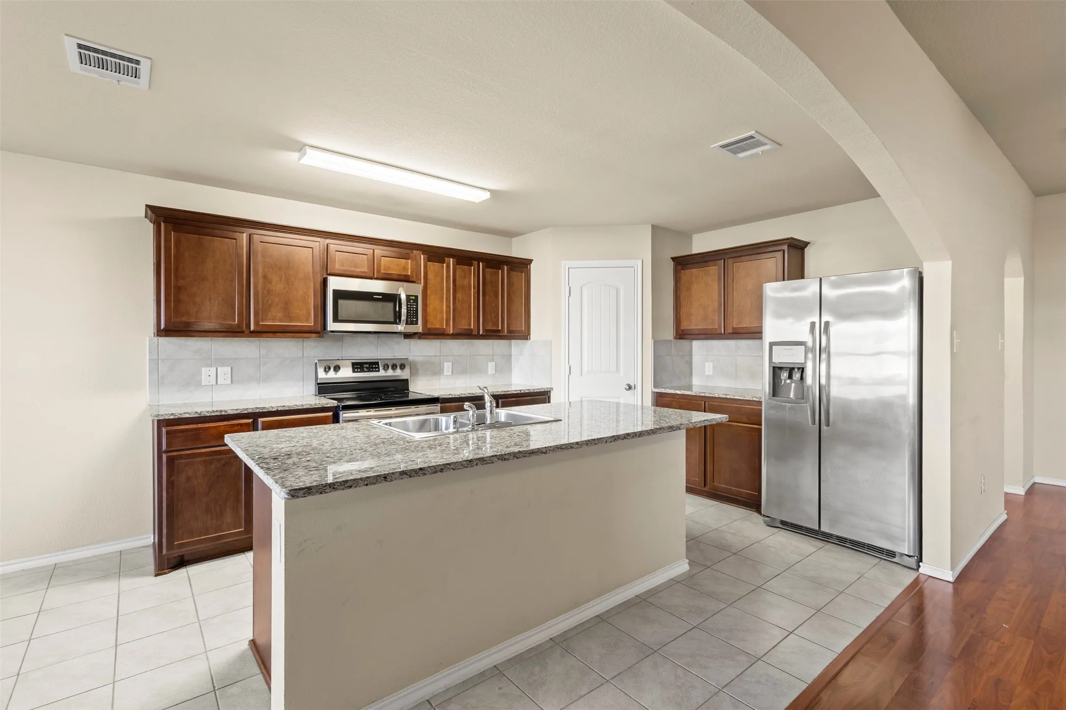 Single Family Residence For Rent in Ellis County , 1547 Meadowlake Drive, Waxahachie, Texas 75165, 4 Bedroom, 2 Bathroom, 2 Garage spaces, 2,020 Sqft, built in 2018, mls#21405497, Real Estate Agent in Waxahachie, Homes For Rent in Ellis county, Homes For Rent in Waxahachie, Realtor in Waxahachie Texas, Real Estate Brokerage Independent Realty Texas, Luminita Cordes Realtor