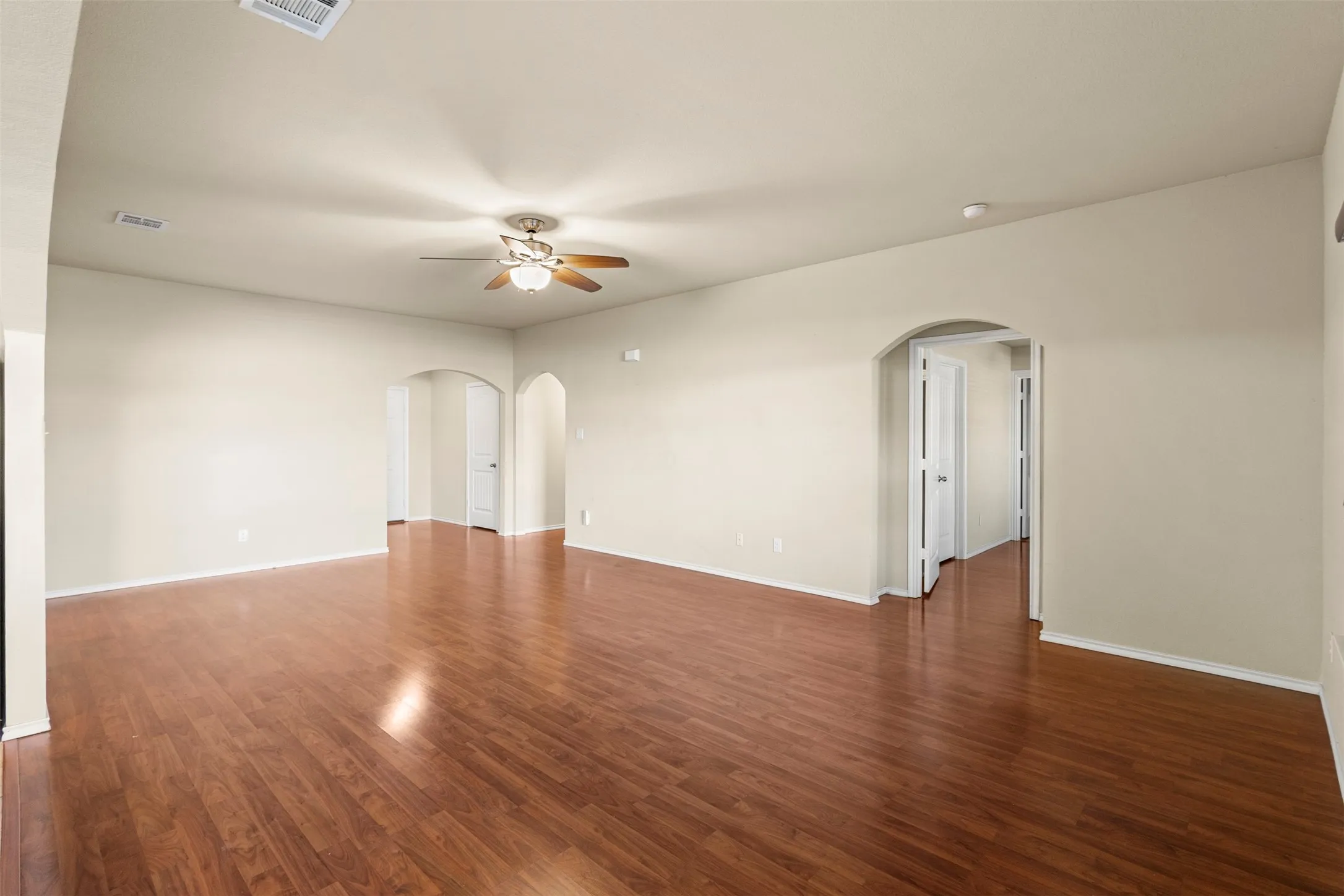 Single Family Residence For Rent in Ellis County , 1547 Meadowlake Drive, Waxahachie, Texas 75165, 4 Bedroom, 2 Bathroom, 2 Garage spaces, 2,020 Sqft, built in 2018, mls#21405497, Real Estate Agent in Waxahachie, Homes For Rent in Ellis county, Homes For Rent in Waxahachie, Realtor in Waxahachie Texas, Real Estate Brokerage Independent Realty Texas, Luminita Cordes Realtor