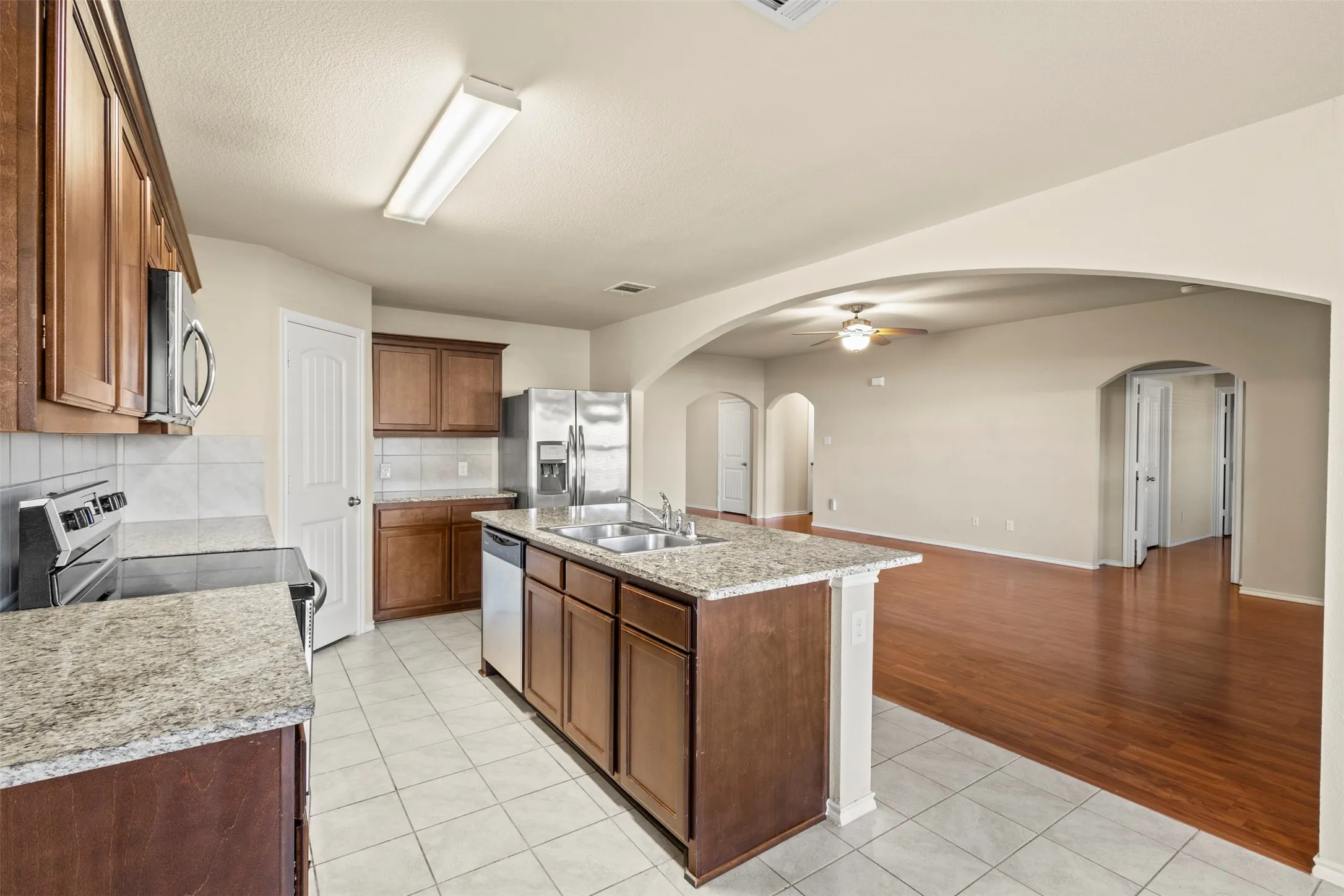 Single Family Residence For Rent in Ellis County , 1547 Meadowlake Drive, Waxahachie, Texas 75165, 4 Bedroom, 2 Bathroom, 2 Garage spaces, 2,020 Sqft, built in 2018, mls#21405497, Real Estate Agent in Waxahachie, Homes For Rent in Ellis county, Homes For Rent in Waxahachie, Realtor in Waxahachie Texas, Real Estate Brokerage Independent Realty Texas, Luminita Cordes Realtor