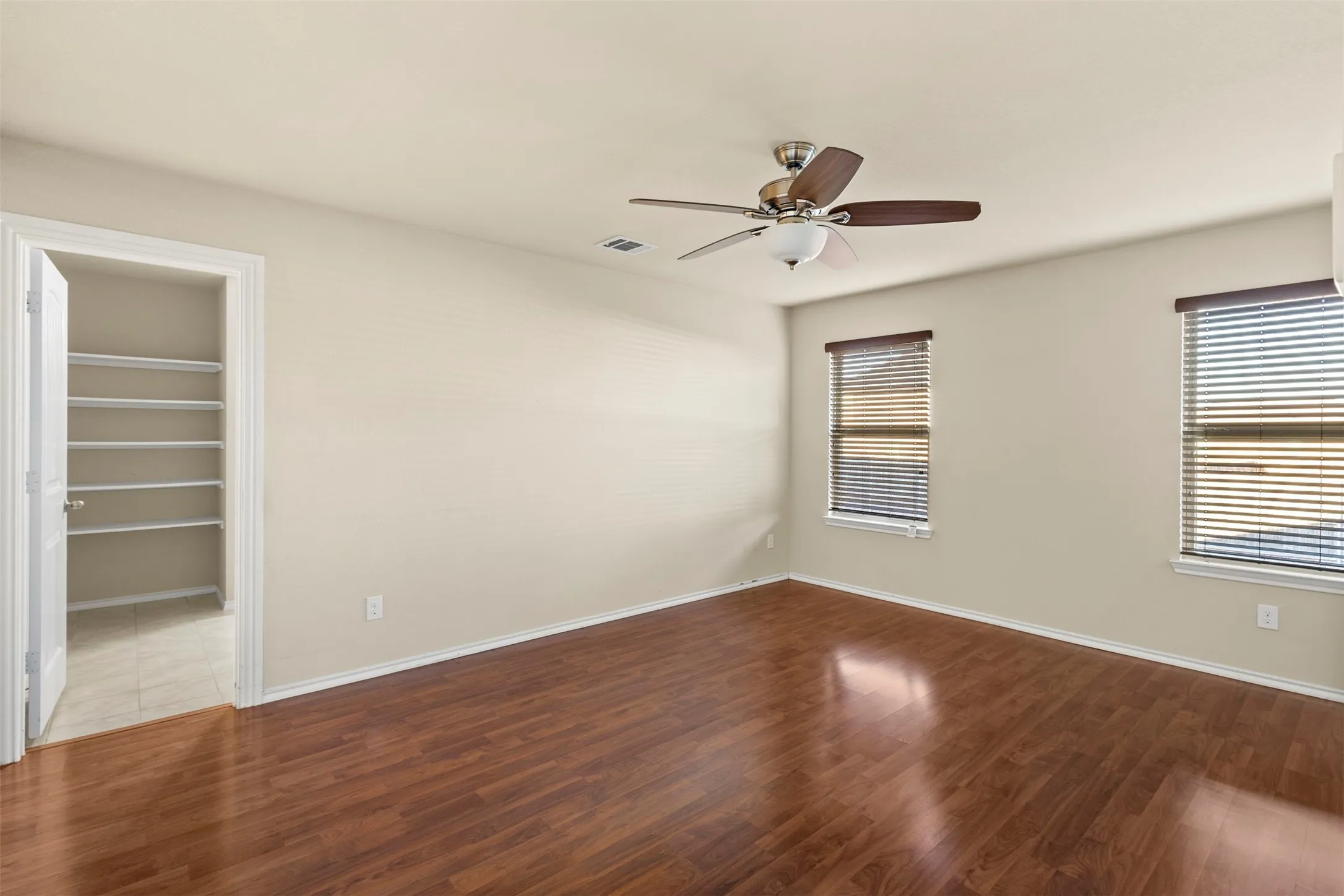 Single Family Residence For Rent in Ellis County , 1547 Meadowlake Drive, Waxahachie, Texas 75165, 4 Bedroom, 2 Bathroom, 2 Garage spaces, 2,020 Sqft, built in 2018, mls#21405497, Real Estate Agent in Waxahachie, Homes For Rent in Ellis county, Homes For Rent in Waxahachie, Realtor in Waxahachie Texas, Real Estate Brokerage Independent Realty Texas, Luminita Cordes Realtor