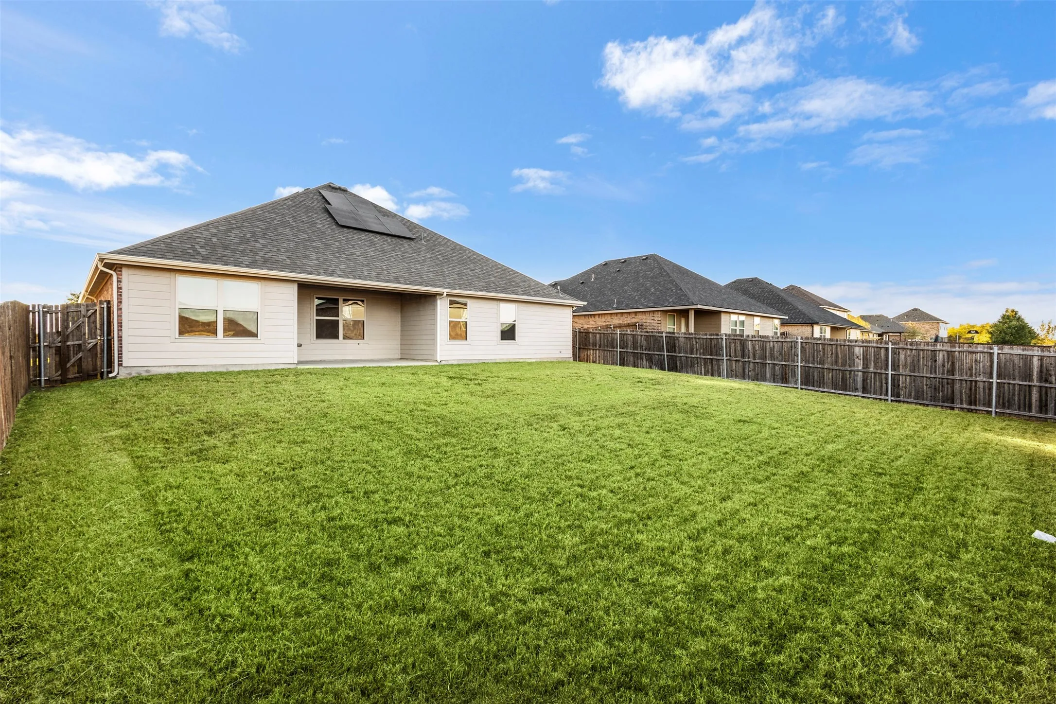 Single Family Residence For Rent in Ellis County , 1547 Meadowlake Drive, Waxahachie, Texas 75165, 4 Bedroom, 2 Bathroom, 2 Garage spaces, 2,020 Sqft, built in 2018, mls#21405497, Real Estate Agent in Waxahachie, Homes For Rent in Ellis county, Homes For Rent in Waxahachie, Realtor in Waxahachie Texas, Real Estate Brokerage Independent Realty Texas, Luminita Cordes Realtor