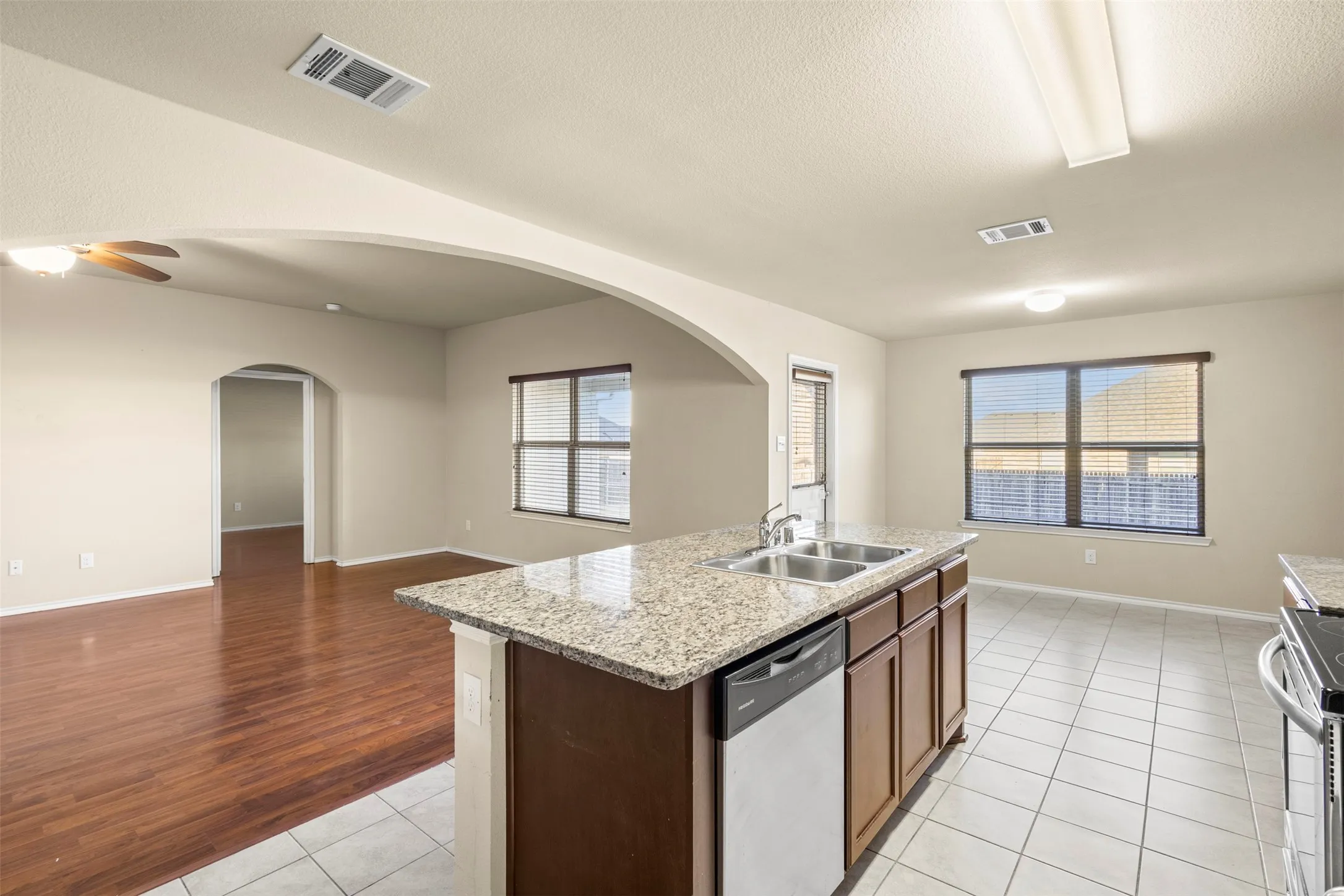 Single Family Residence For Rent in Ellis County , 1547 Meadowlake Drive, Waxahachie, Texas 75165, 4 Bedroom, 2 Bathroom, 2 Garage spaces, 2,020 Sqft, built in 2018, mls#21405497, Real Estate Agent in Waxahachie, Homes For Rent in Ellis county, Homes For Rent in Waxahachie, Realtor in Waxahachie Texas, Real Estate Brokerage Independent Realty Texas, Luminita Cordes Realtor