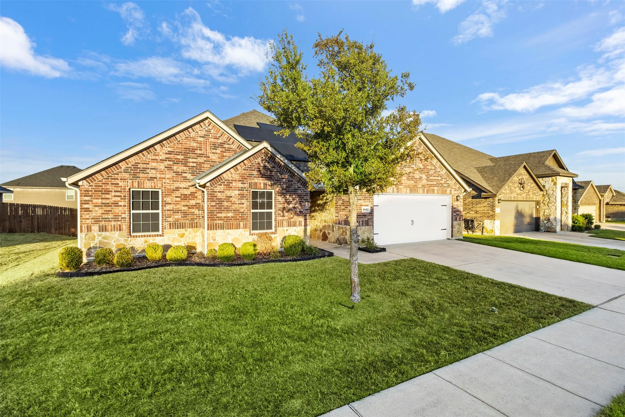 Single Family Residence For Rent in Ellis County , 1547 Meadowlake Drive, Waxahachie, Texas 75165, 4 Bedroom, 2 Bathroom, 2 Garage spaces, 2,020 Sqft, built in 2018, mls#21405497, Real Estate Agent in Waxahachie, Homes For Rent in Ellis county, Homes For Rent in Waxahachie, Realtor in Waxahachie Texas, Real Estate Brokerage Independent Realty Texas, Luminita Cordes Realtor