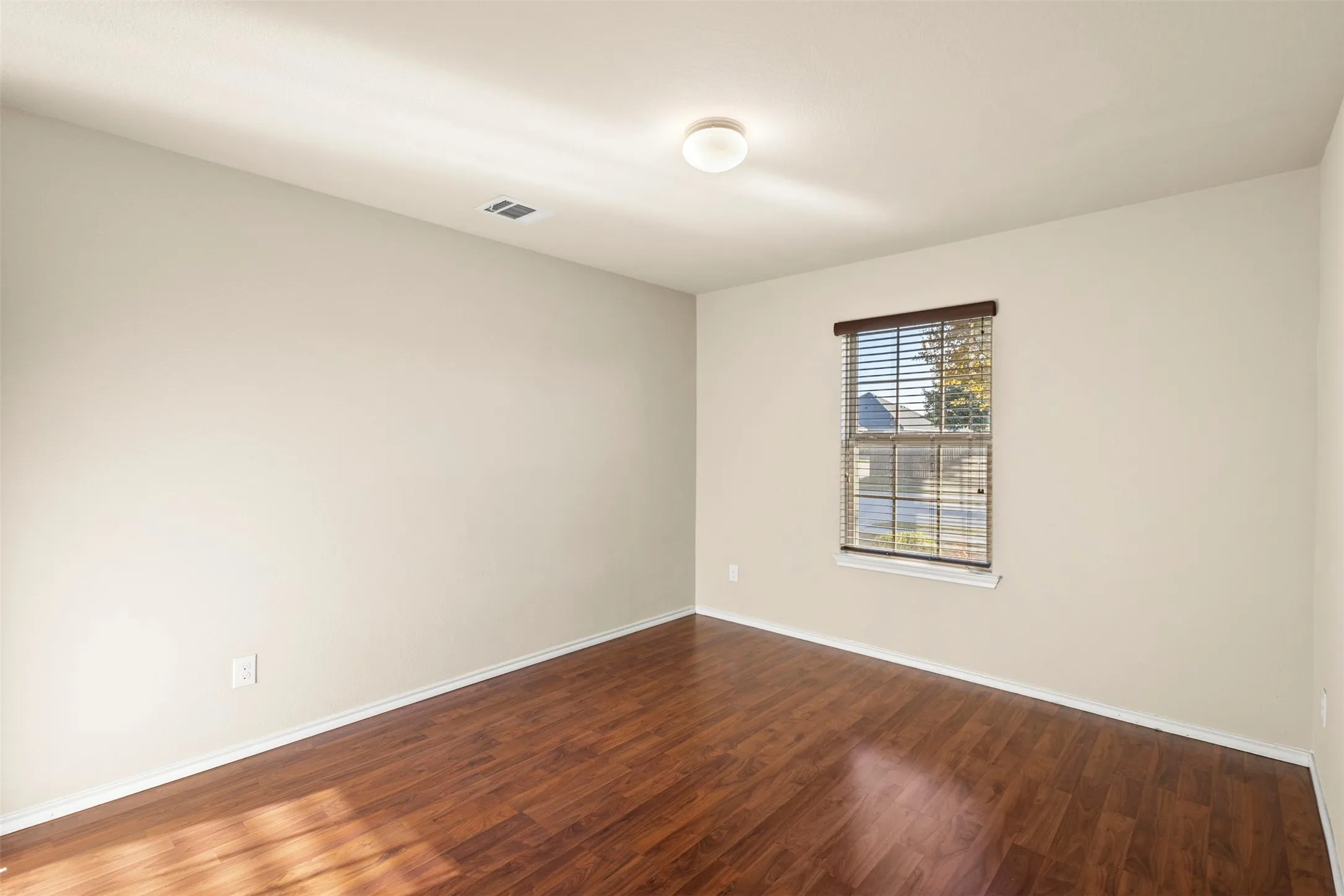 Single Family Residence For Rent in Ellis County , 1547 Meadowlake Drive, Waxahachie, Texas 75165, 4 Bedroom, 2 Bathroom, 2 Garage spaces, 2,020 Sqft, built in 2018, mls#21405497, Real Estate Agent in Waxahachie, Homes For Rent in Ellis county, Homes For Rent in Waxahachie, Realtor in Waxahachie Texas, Real Estate Brokerage Independent Realty Texas, Luminita Cordes Realtor