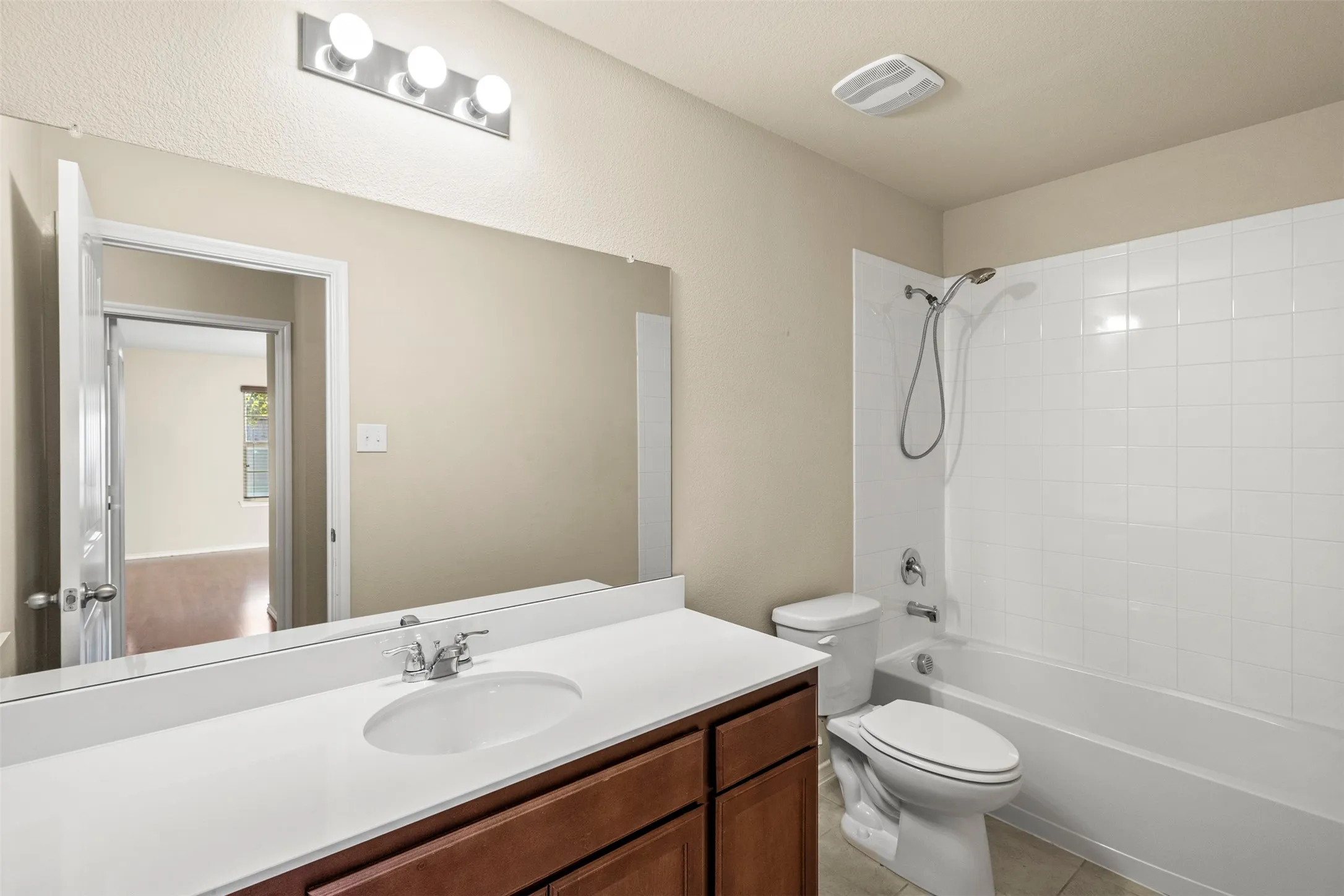 Single Family Residence For Rent in Ellis County , 1547 Meadowlake Drive, Waxahachie, Texas 75165, 4 Bedroom, 2 Bathroom, 2 Garage spaces, 2,020 Sqft, built in 2018, mls#21405497, Real Estate Agent in Waxahachie, Homes For Rent in Ellis county, Homes For Rent in Waxahachie, Realtor in Waxahachie Texas, Real Estate Brokerage Independent Realty Texas, Luminita Cordes Realtor