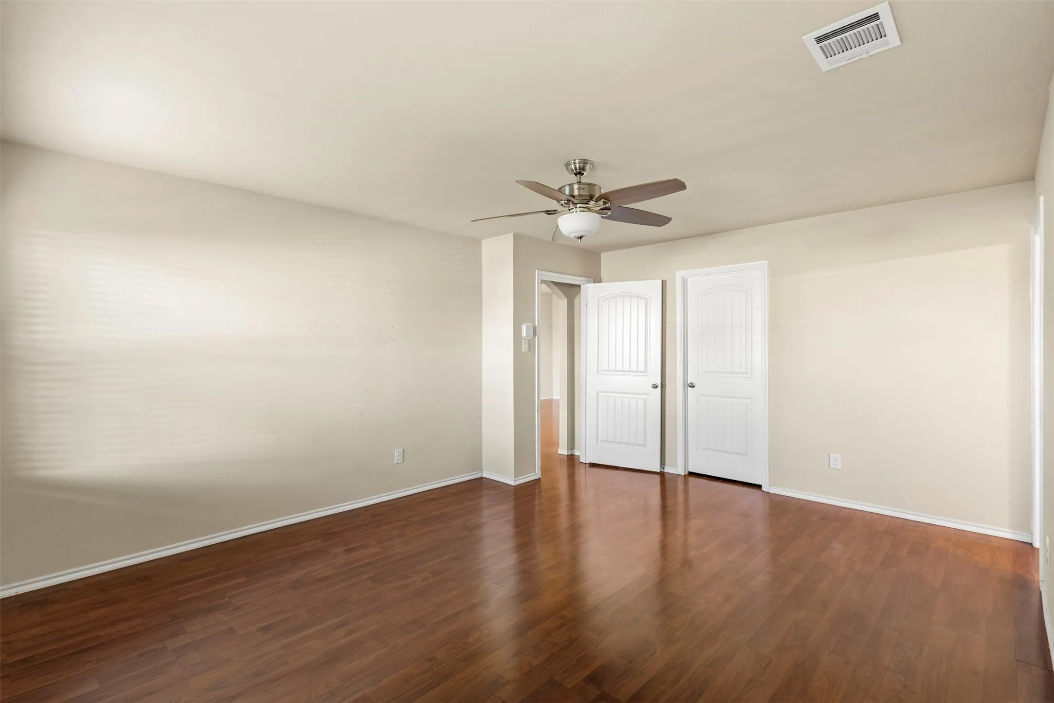 Single Family Residence For Rent in Ellis County , 1547 Meadowlake Drive, Waxahachie, Texas 75165, 4 Bedroom, 2 Bathroom, 2 Garage spaces, 2,020 Sqft, built in 2018, mls#21405497, Real Estate Agent in Waxahachie, Homes For Rent in Ellis county, Homes For Rent in Waxahachie, Realtor in Waxahachie Texas, Real Estate Brokerage Independent Realty Texas, Luminita Cordes Realtor