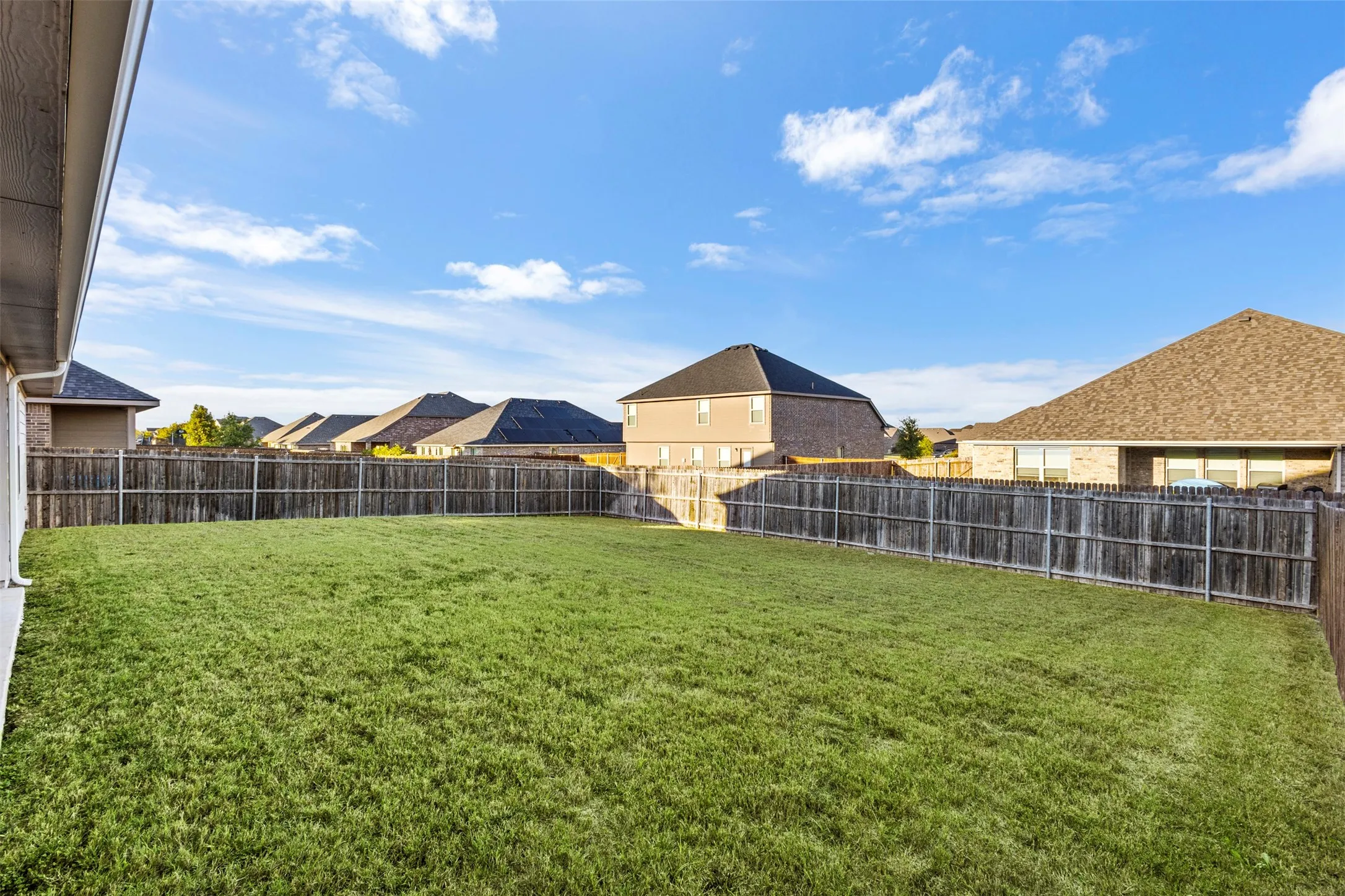 Single Family Residence For Rent in Ellis County , 1547 Meadowlake Drive, Waxahachie, Texas 75165, 4 Bedroom, 2 Bathroom, 2 Garage spaces, 2,020 Sqft, built in 2018, mls#21405497, Real Estate Agent in Waxahachie, Homes For Rent in Ellis county, Homes For Rent in Waxahachie, Realtor in Waxahachie Texas, Real Estate Brokerage Independent Realty Texas, Luminita Cordes Realtor