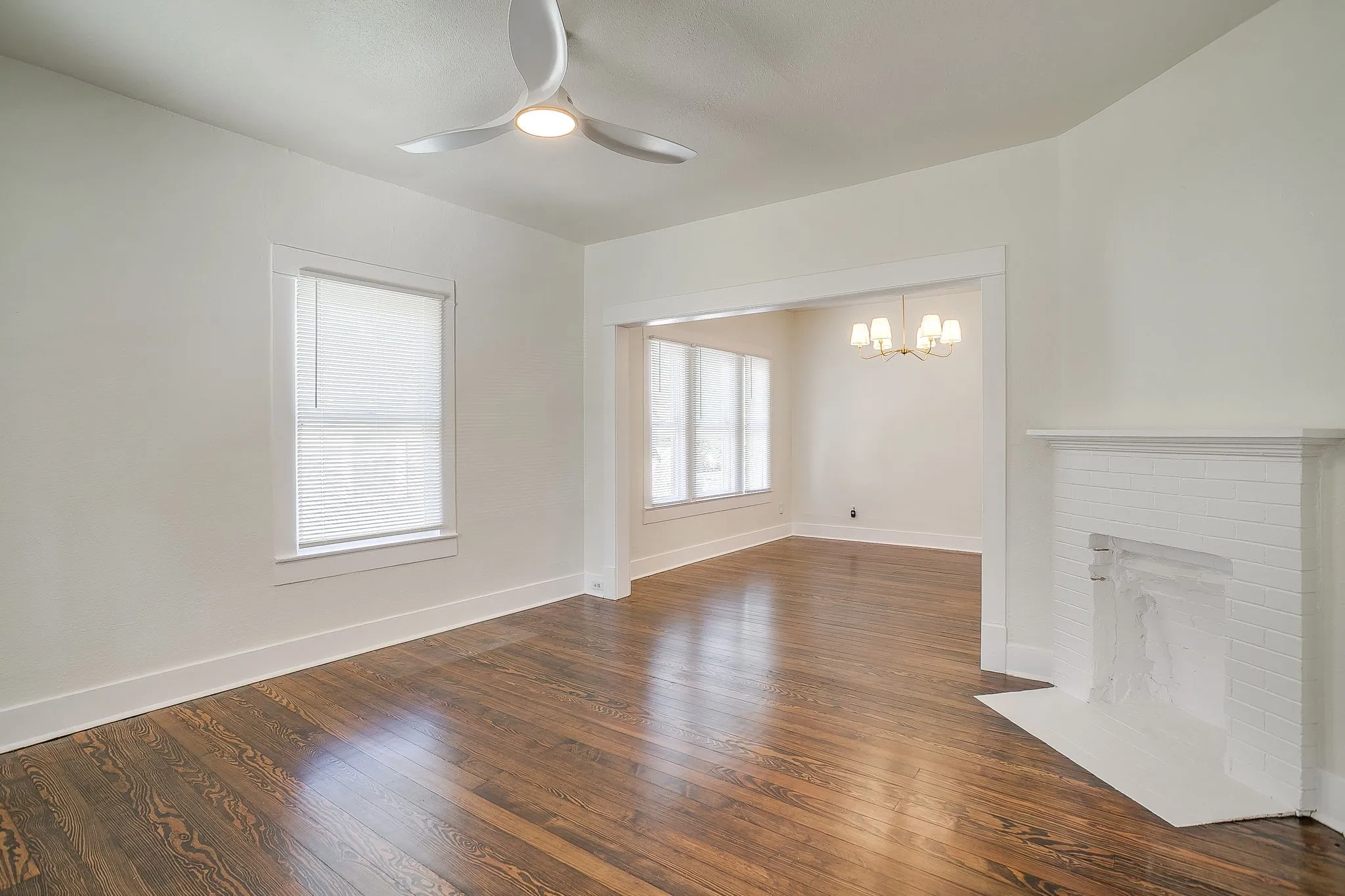 Single Family Residence For Rent in Tarrant County , 1325 Hurley Avenue, Fort Worth, Texas 76104, 3 Bedroom, 1 Bathroom, Garage spaces, 1,032 Sqft, built in 1920, mls#21407352, Real Estate Agent in Fort Worth, Homes For Rent in Tarrant county, Homes For Rent in Fort Worth, Realtor in Fort Worth Texas, Real Estate Brokerage Independent Realty Texas, Luminita Cordes Realtor