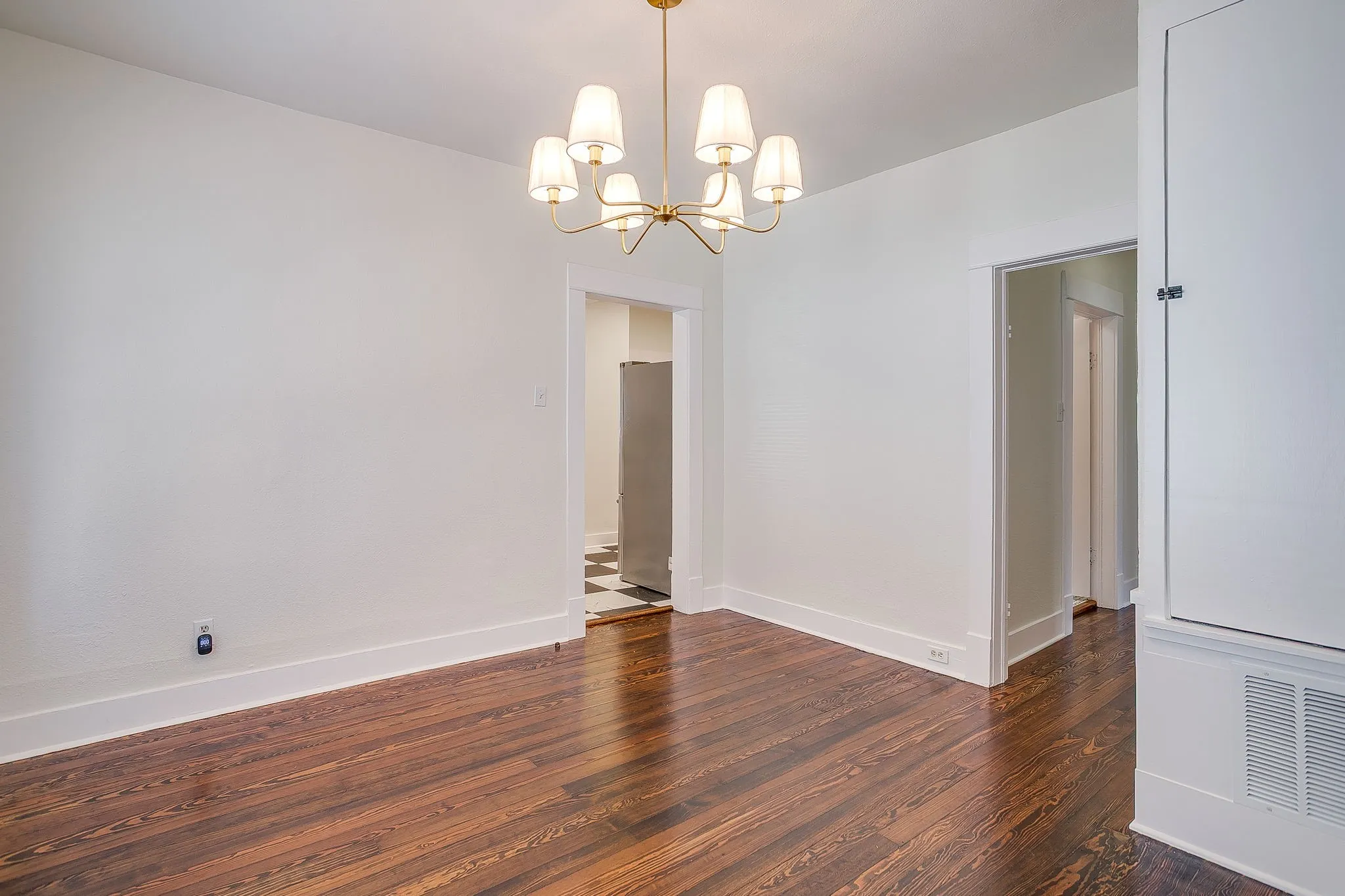 Single Family Residence For Rent in Tarrant County , 1325 Hurley Avenue, Fort Worth, Texas 76104, 3 Bedroom, 1 Bathroom, Garage spaces, 1,032 Sqft, built in 1920, mls#21407352, Real Estate Agent in Fort Worth, Homes For Rent in Tarrant county, Homes For Rent in Fort Worth, Realtor in Fort Worth Texas, Real Estate Brokerage Independent Realty Texas, Luminita Cordes Realtor