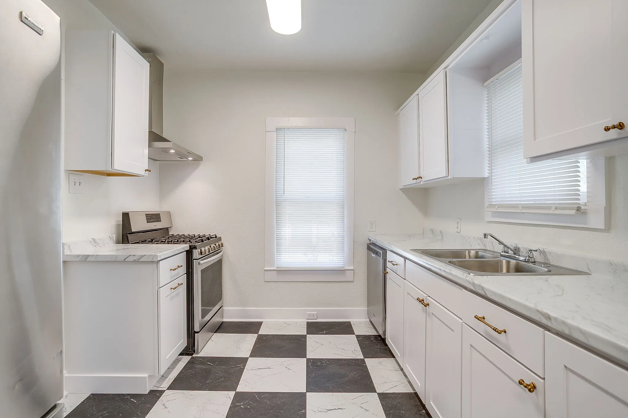 Single Family Residence For Rent in Tarrant County , 1325 Hurley Avenue, Fort Worth, Texas 76104, 3 Bedroom, 1 Bathroom, Garage spaces, 1,032 Sqft, built in 1920, mls#21407352, Real Estate Agent in Fort Worth, Homes For Rent in Tarrant county, Homes For Rent in Fort Worth, Realtor in Fort Worth Texas, Real Estate Brokerage Independent Realty Texas, Luminita Cordes Realtor