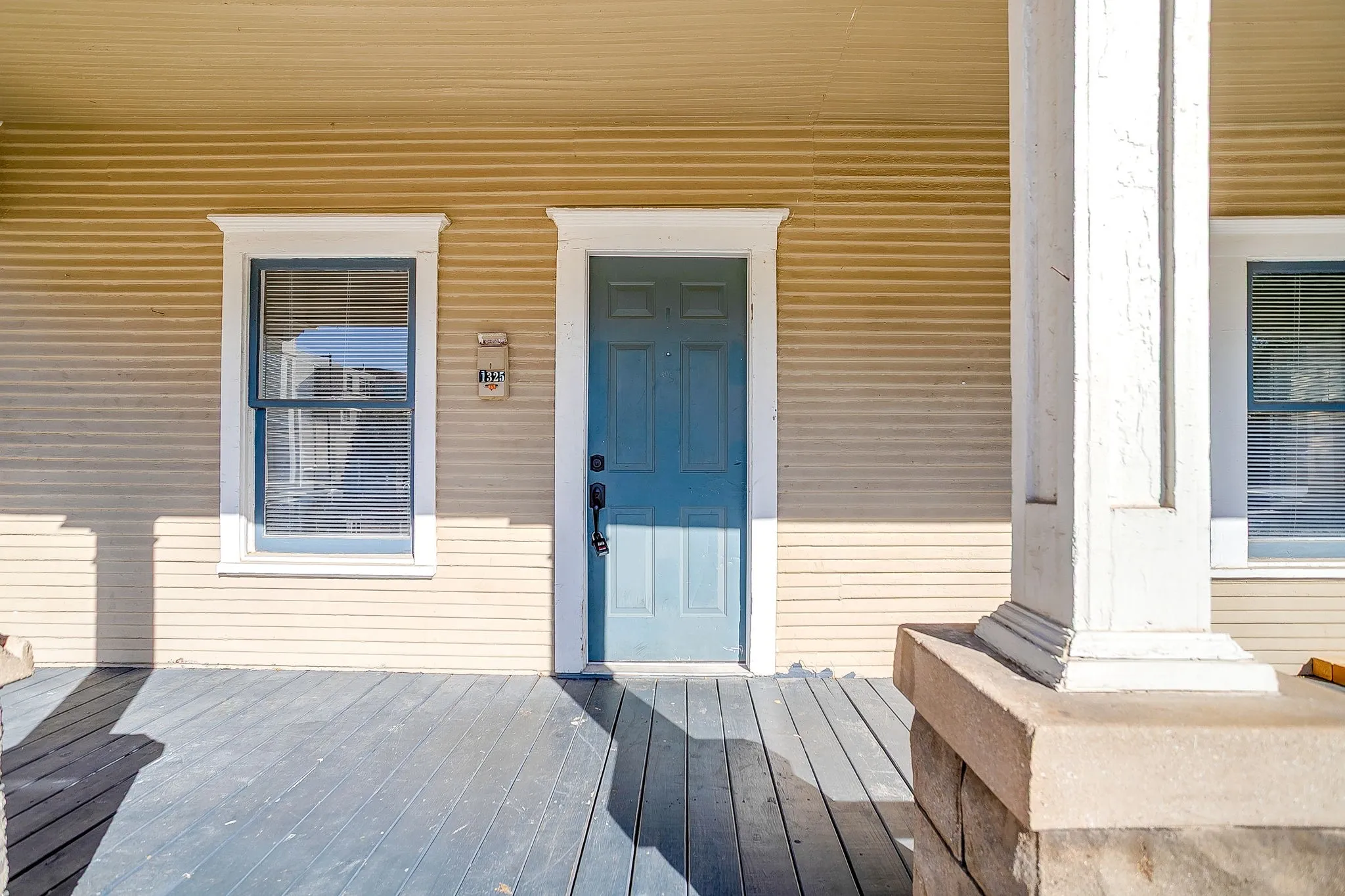 Single Family Residence For Rent in Tarrant County , 1325 Hurley Avenue, Fort Worth, Texas 76104, 3 Bedroom, 1 Bathroom, Garage spaces, 1,032 Sqft, built in 1920, mls#21407352, Real Estate Agent in Fort Worth, Homes For Rent in Tarrant county, Homes For Rent in Fort Worth, Realtor in Fort Worth Texas, Real Estate Brokerage Independent Realty Texas, Luminita Cordes Realtor